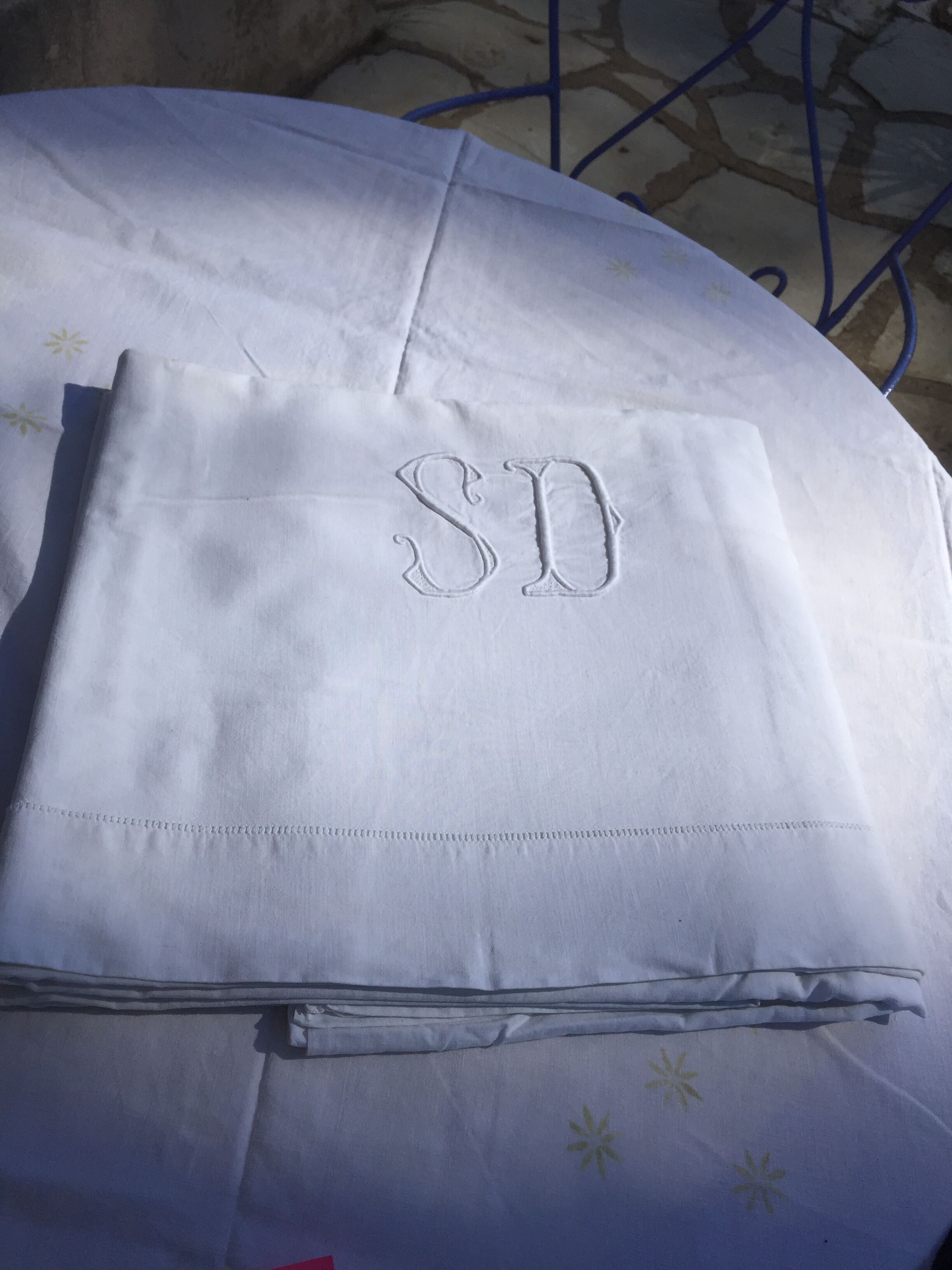 Drap ancien en lin monogrammé