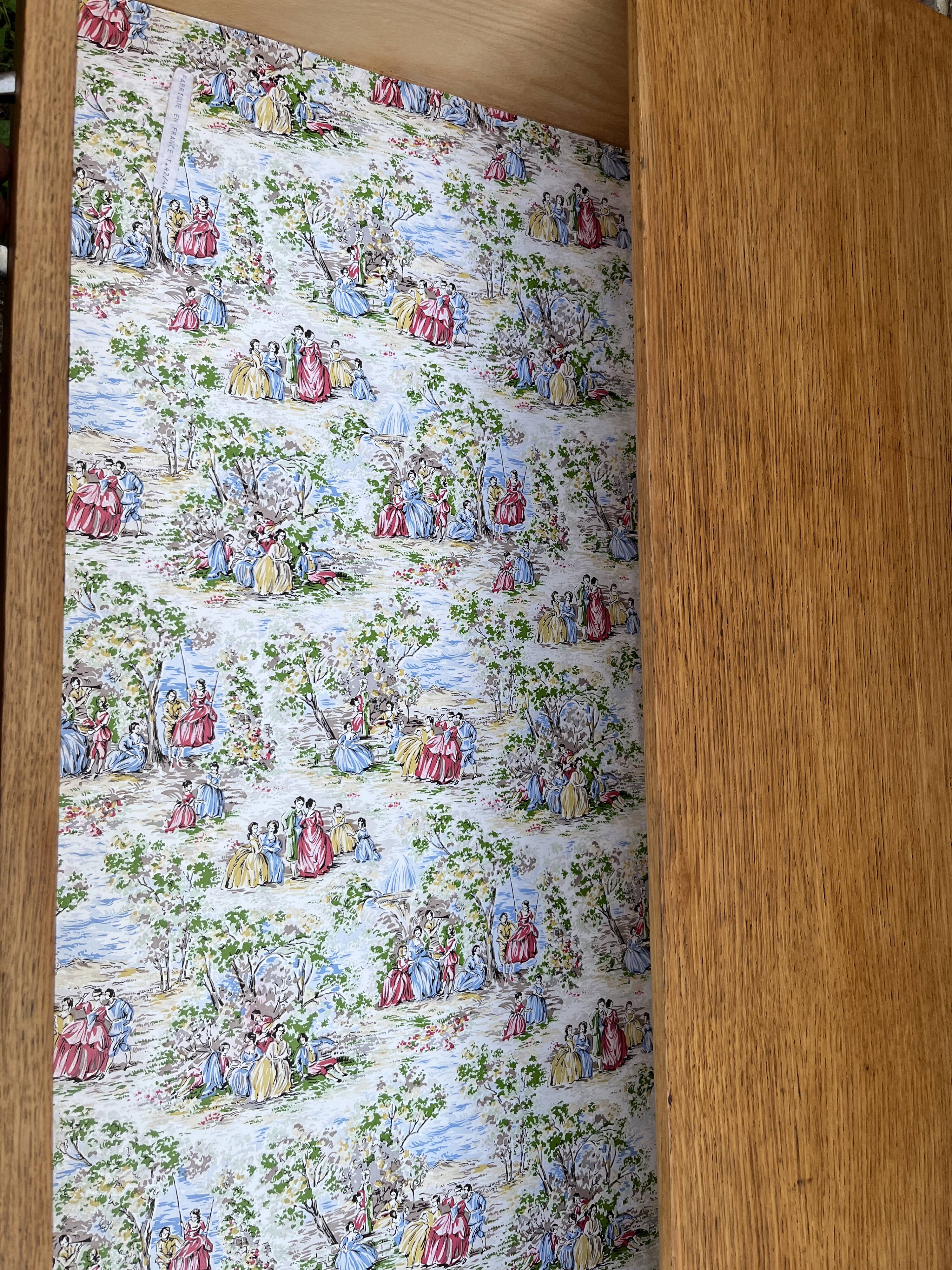 Wooden chest of drawers