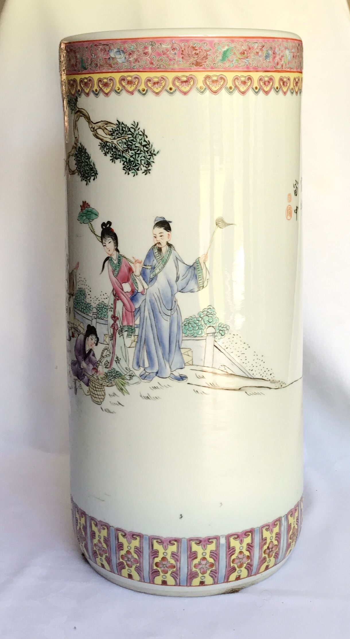 CHINA: PORCELAIN ROLL UMBRELLA DOOR WITH POLYCHROME DÉCOR