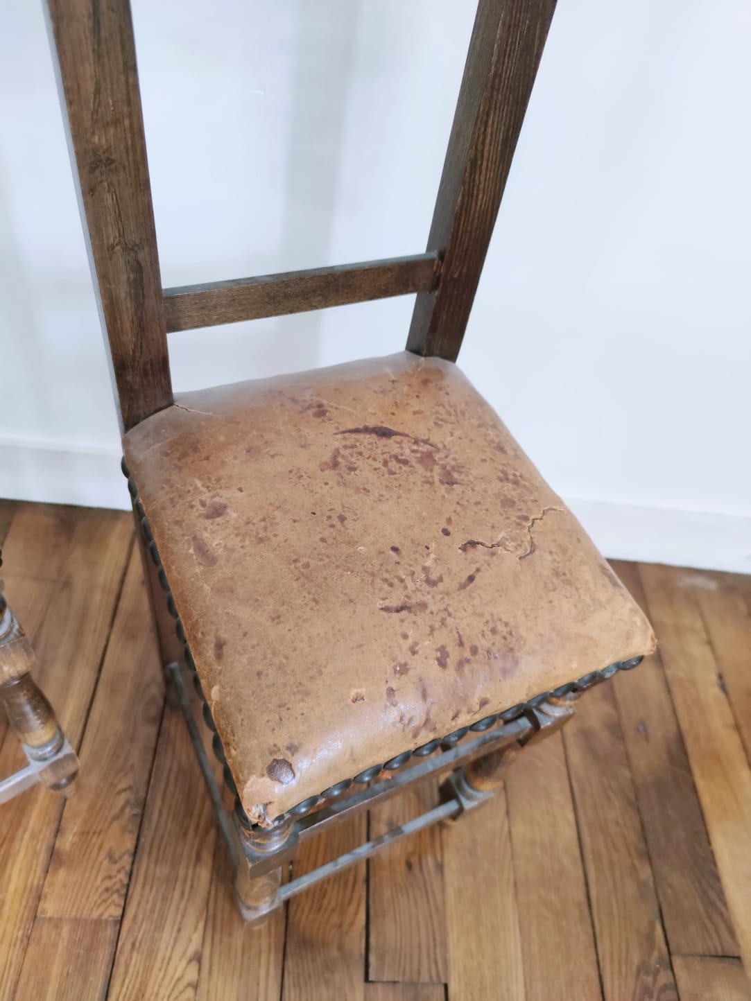 Paire de chaises étroites début XXe