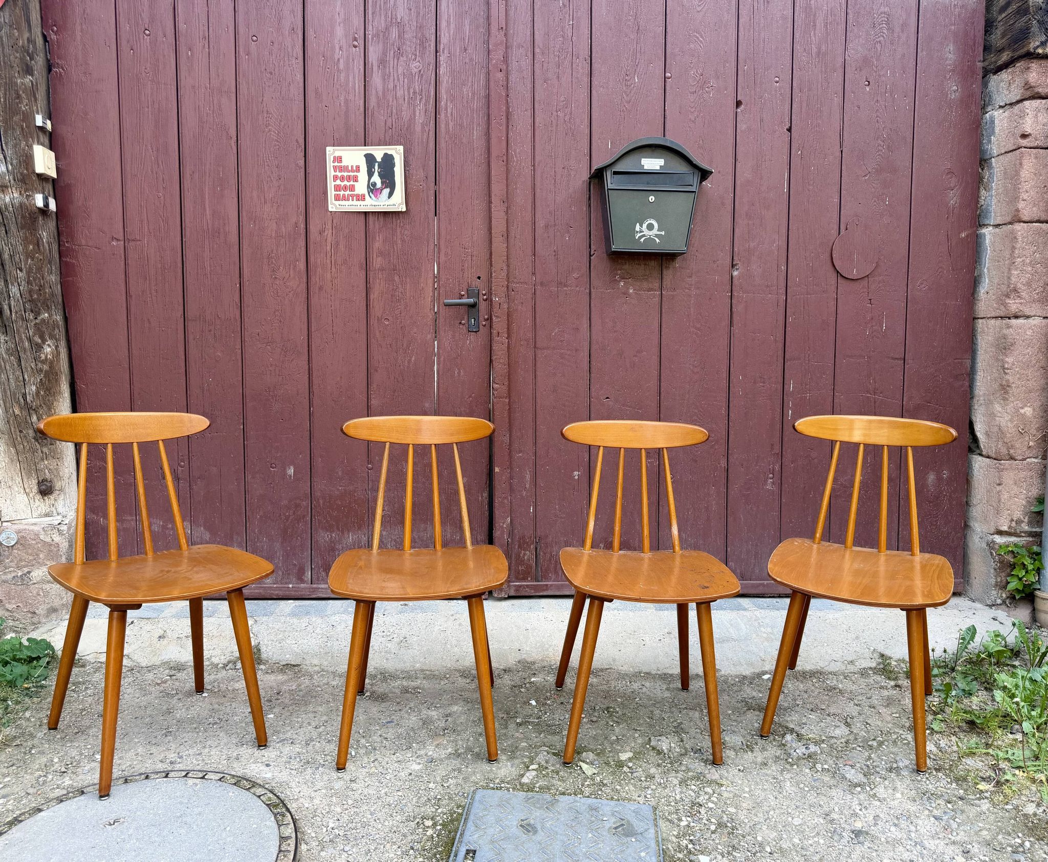 🪑✨ Set of 4 vintage HILLER chairs – Rare model with boomerang backrest -
