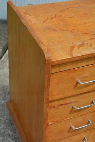 The 1950s vintage Dresser