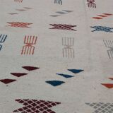 Tapis blanc à motifs berbères multicolores fait main
