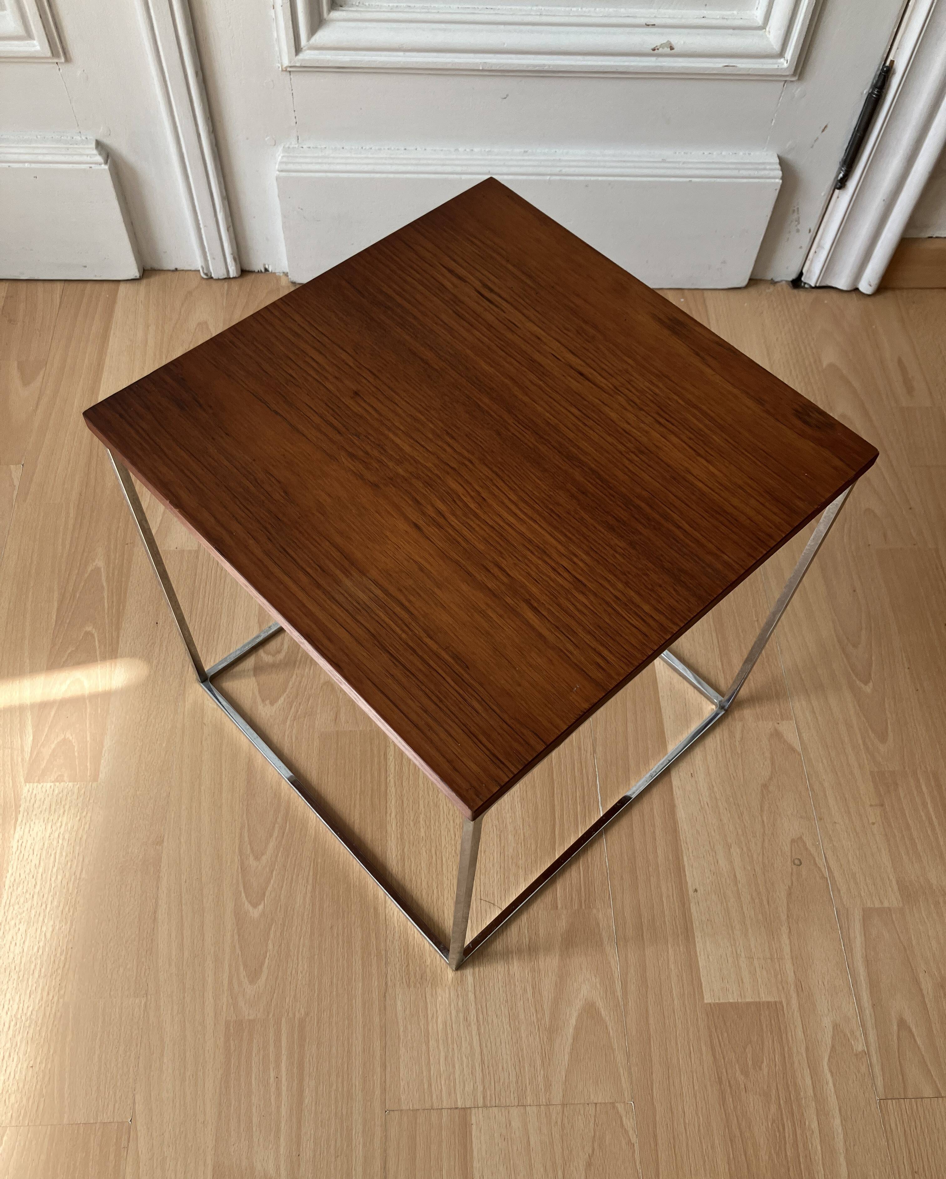 Table d’appoint années 60 en teck et acier chromé
