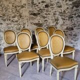 Chaises de salle à manger Louis XVI vintage – Ensemble de 8 chaises françaises sculptées en bois avec revêtement en simili cuir damassé caramel, années 1920/1930