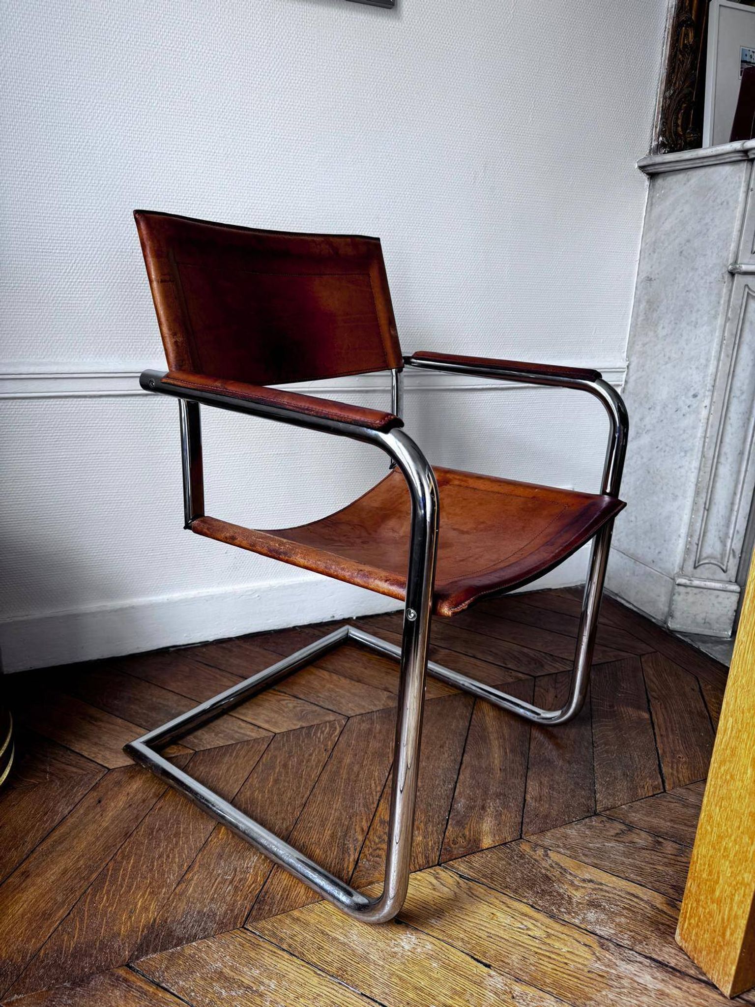 4 fauteuils cantilever Matteo Grassi en cuir cognac