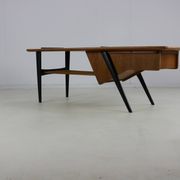 Table basse emblématique du design belge par Alfred Hendrickx