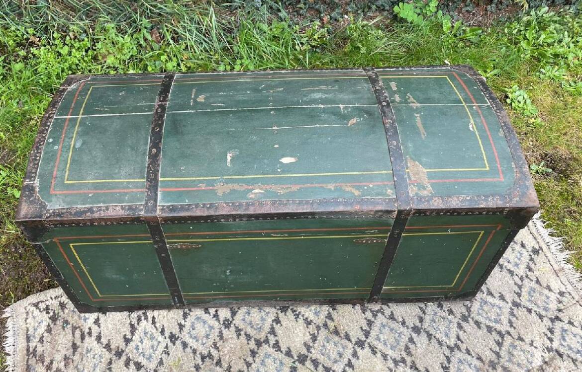 Vintage trunk from the early 19th century