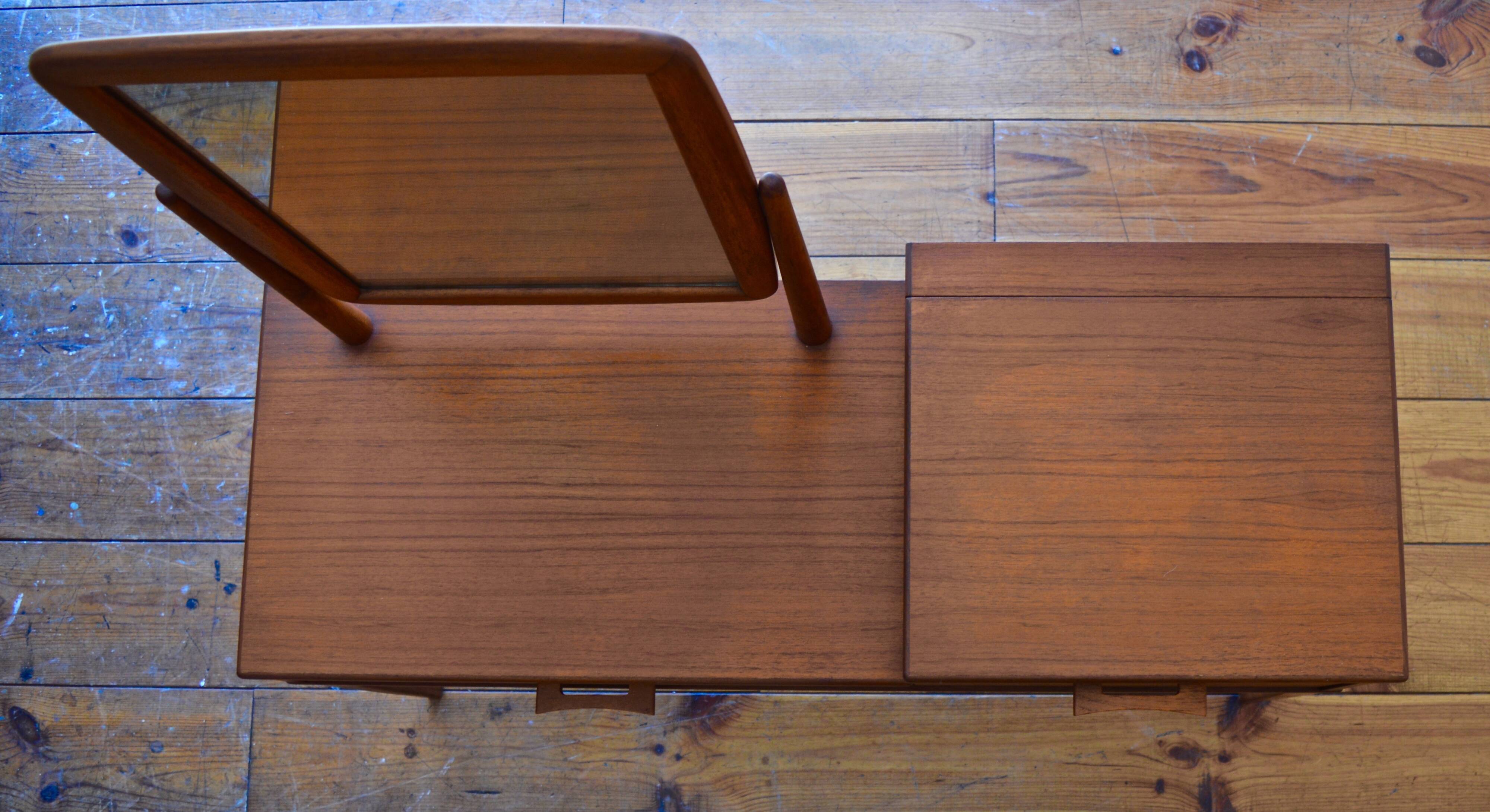 Scandinavian dressing table