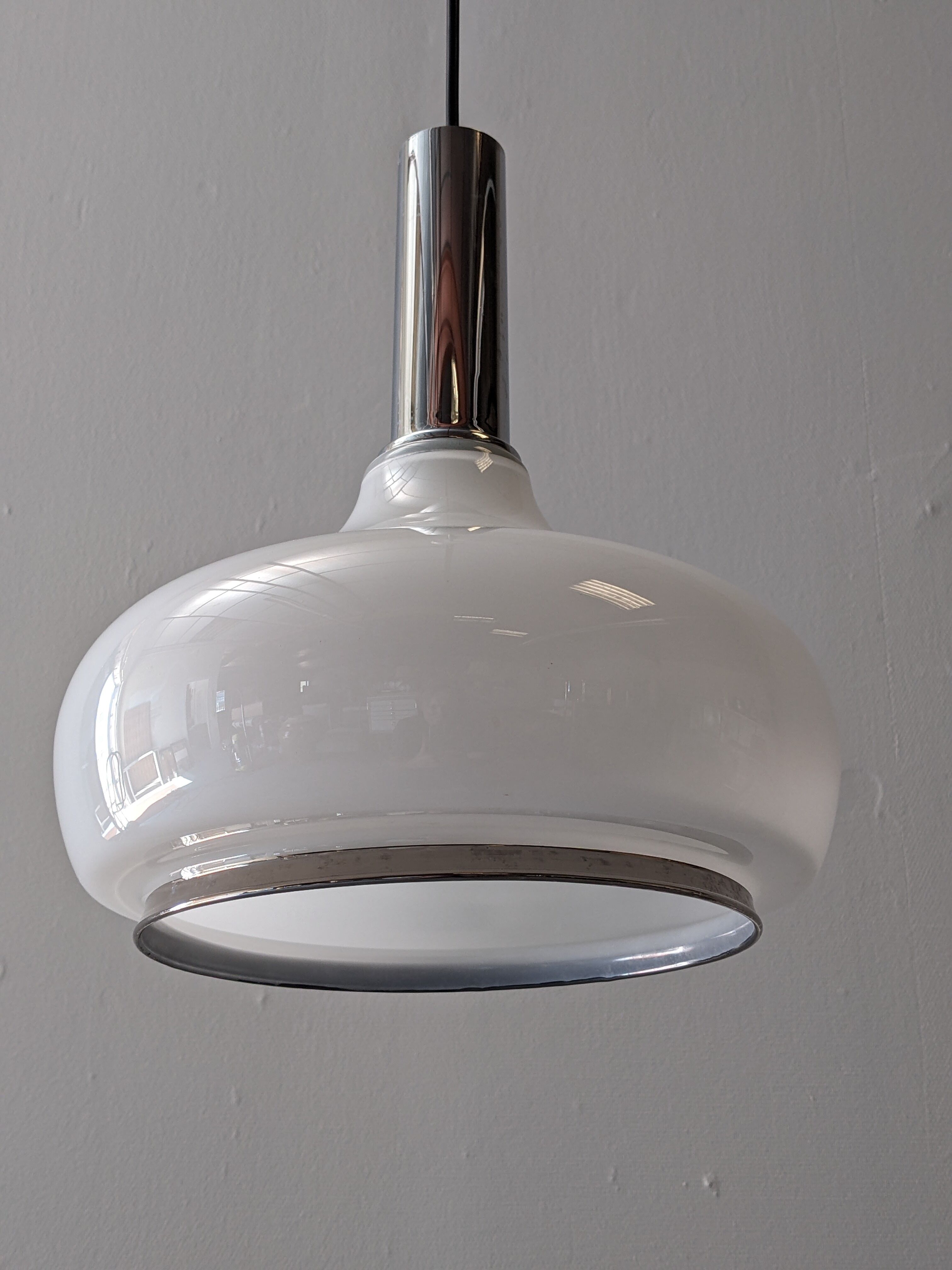 Suspension en opaline blanche des années 60/70