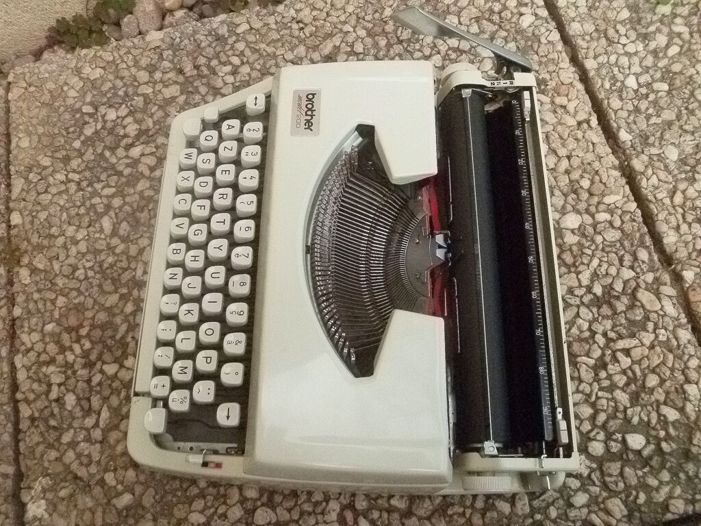 Typewriter Brother model 200