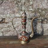 Verseuse orientale en laiton gravé – H29 cm x L22 cm x P7 cm