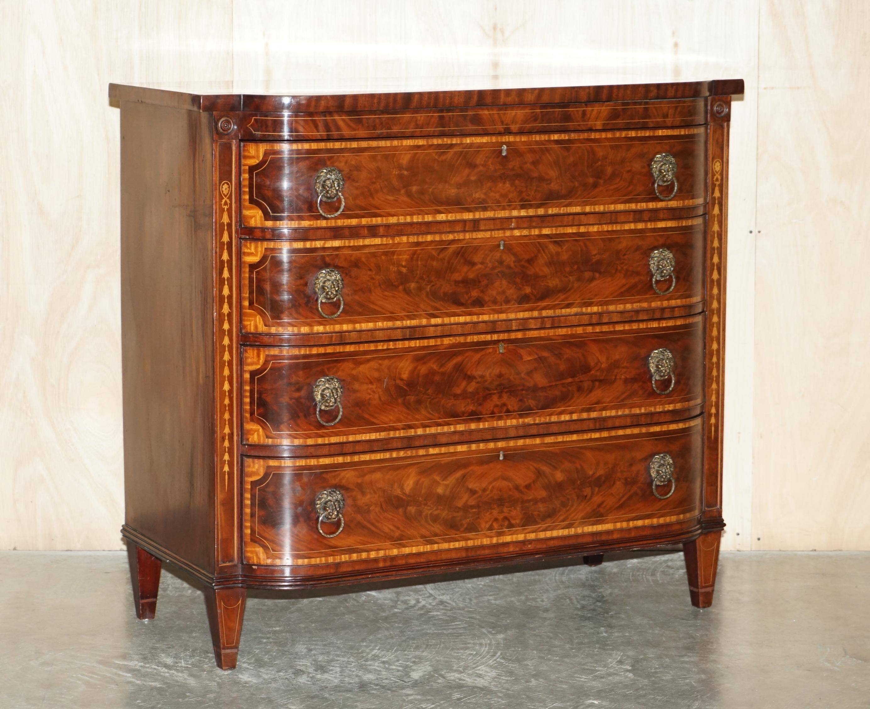 Commode Sheraton avec poignées tête de lion, 1859