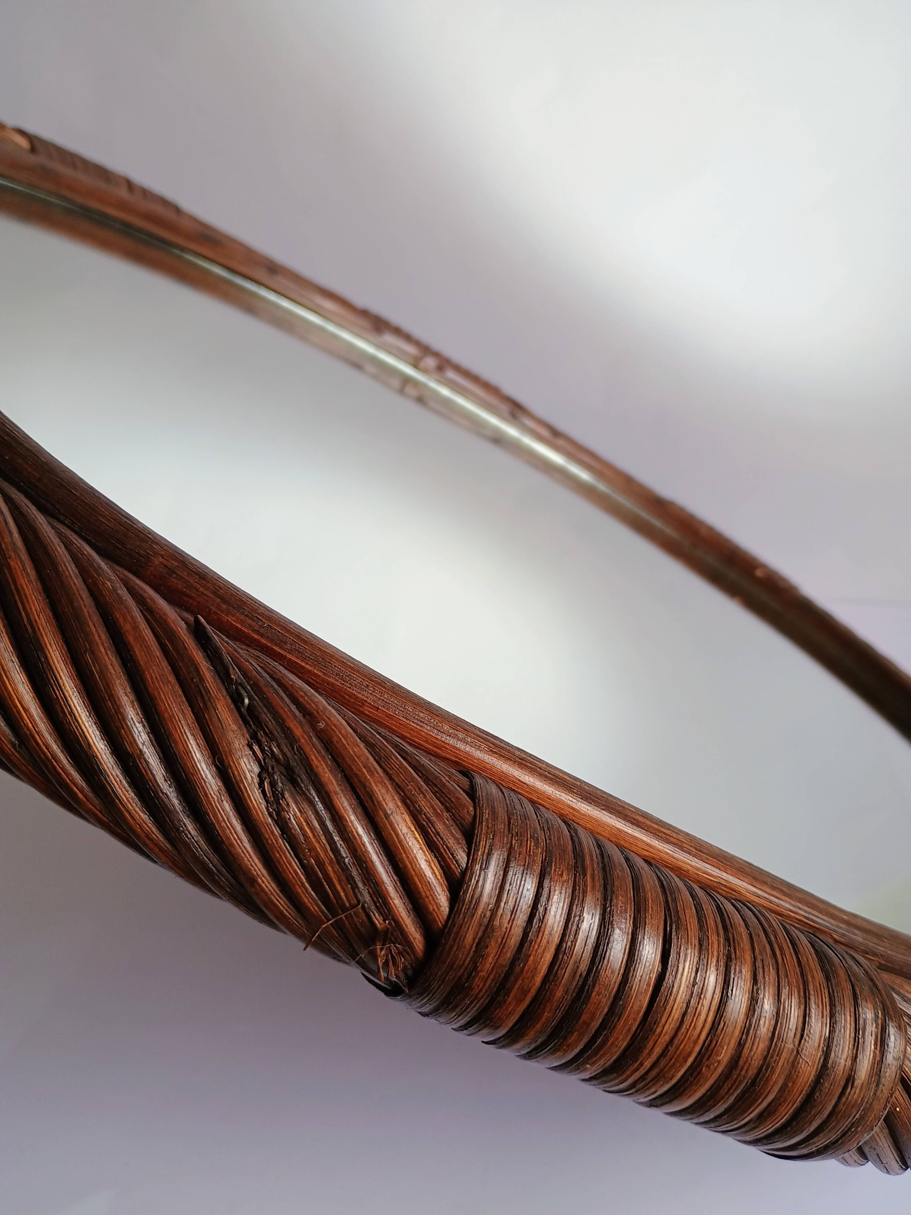 Oval rattan mirror to hang