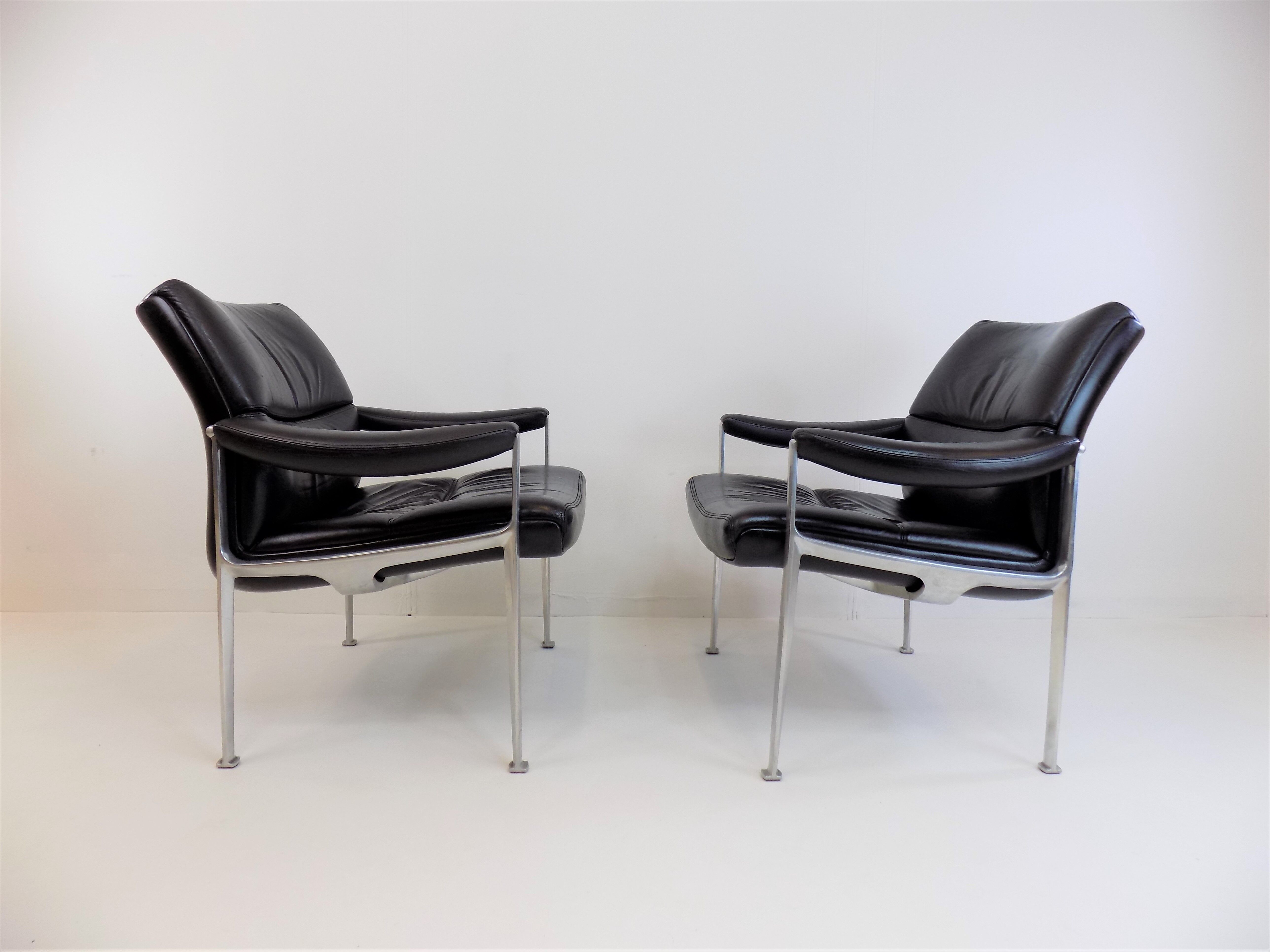 Lot de 2 fauteuils en cuir Röder Söhne by Miller Borgsen
