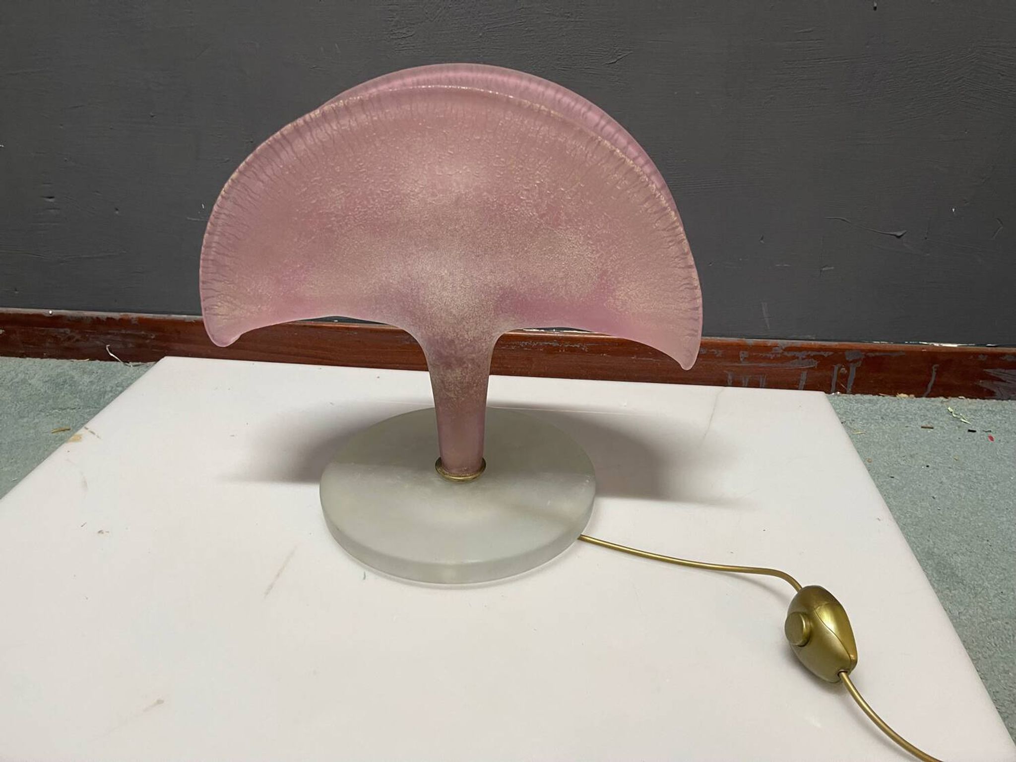 Lampe de table en verre de Murano rose des années 1980