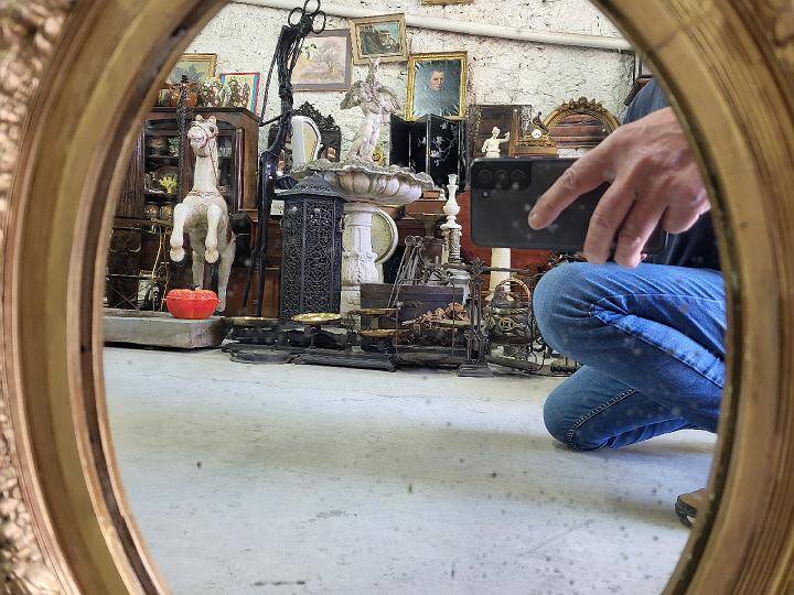 Wooden and gilded mirror with medallion center n°3