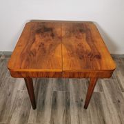 Table à manger par Jindrich Halabala