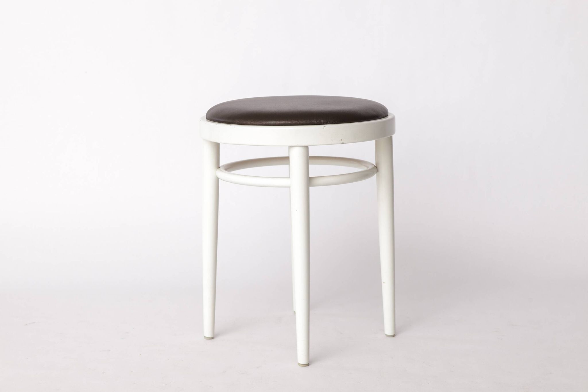 Tabouret Thonet vintage – Bois laqué blanc et cuir marron – Années 1990-2000