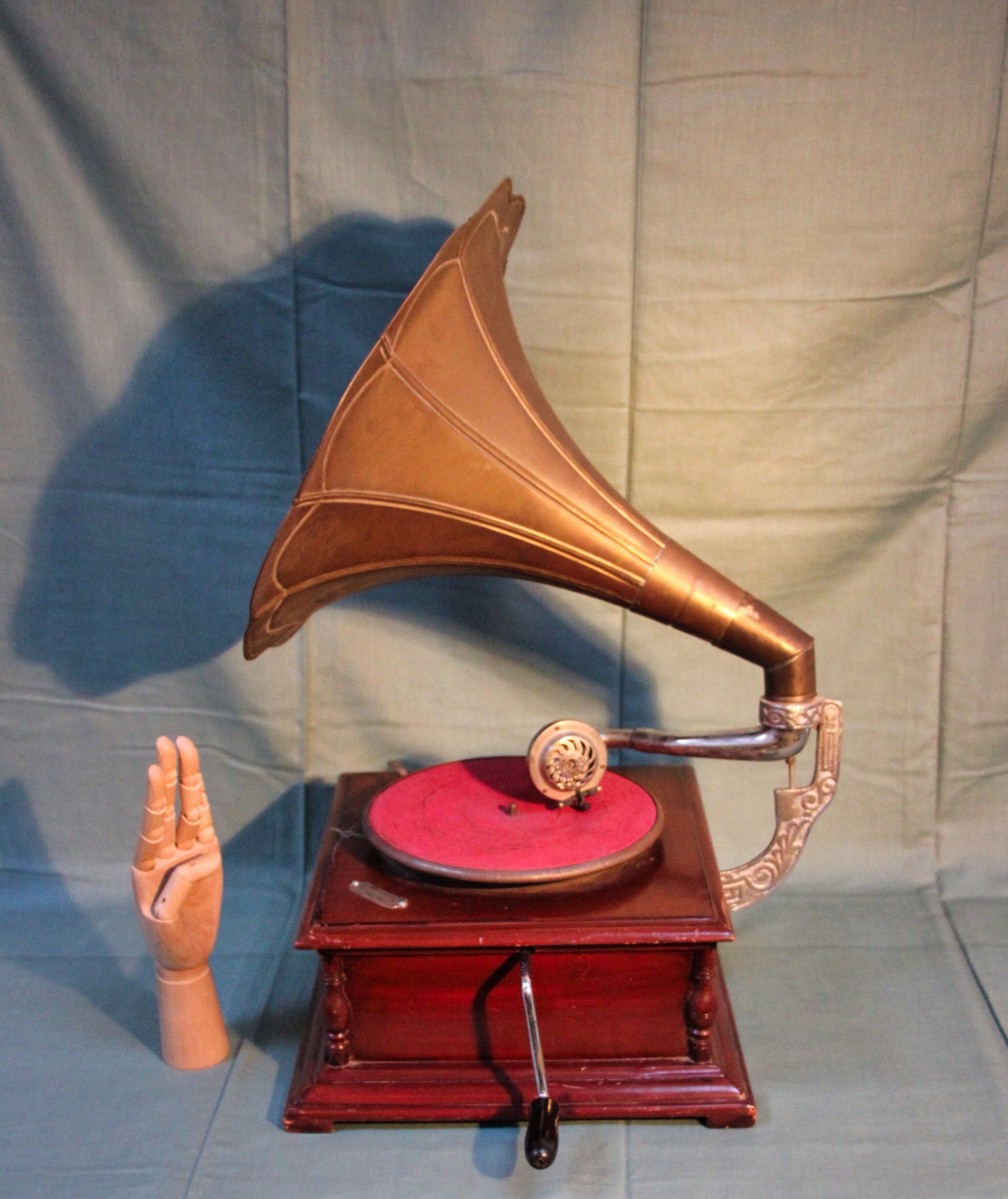 Gramophone phonograph old multi speed hornet copper vintage 1940