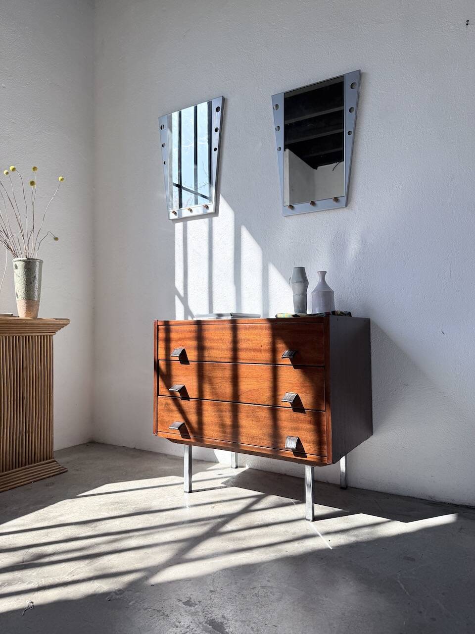 Commode teck poignées cuir 1960