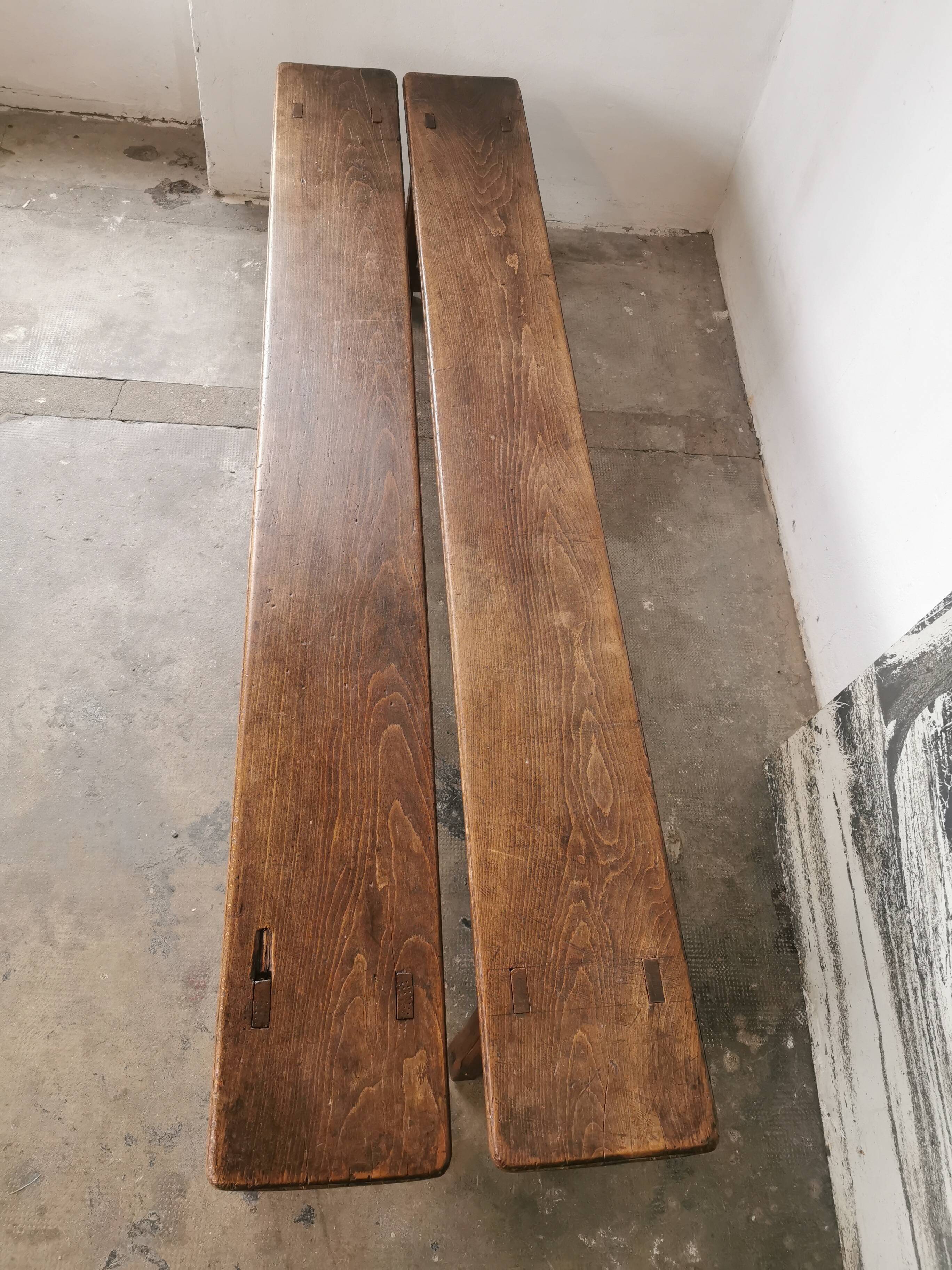 Paire de bancs anciens en chêne