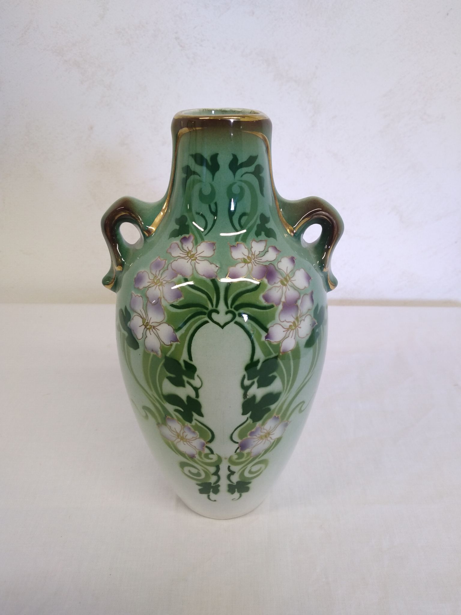 Saint-Amand hamage earthenware vase