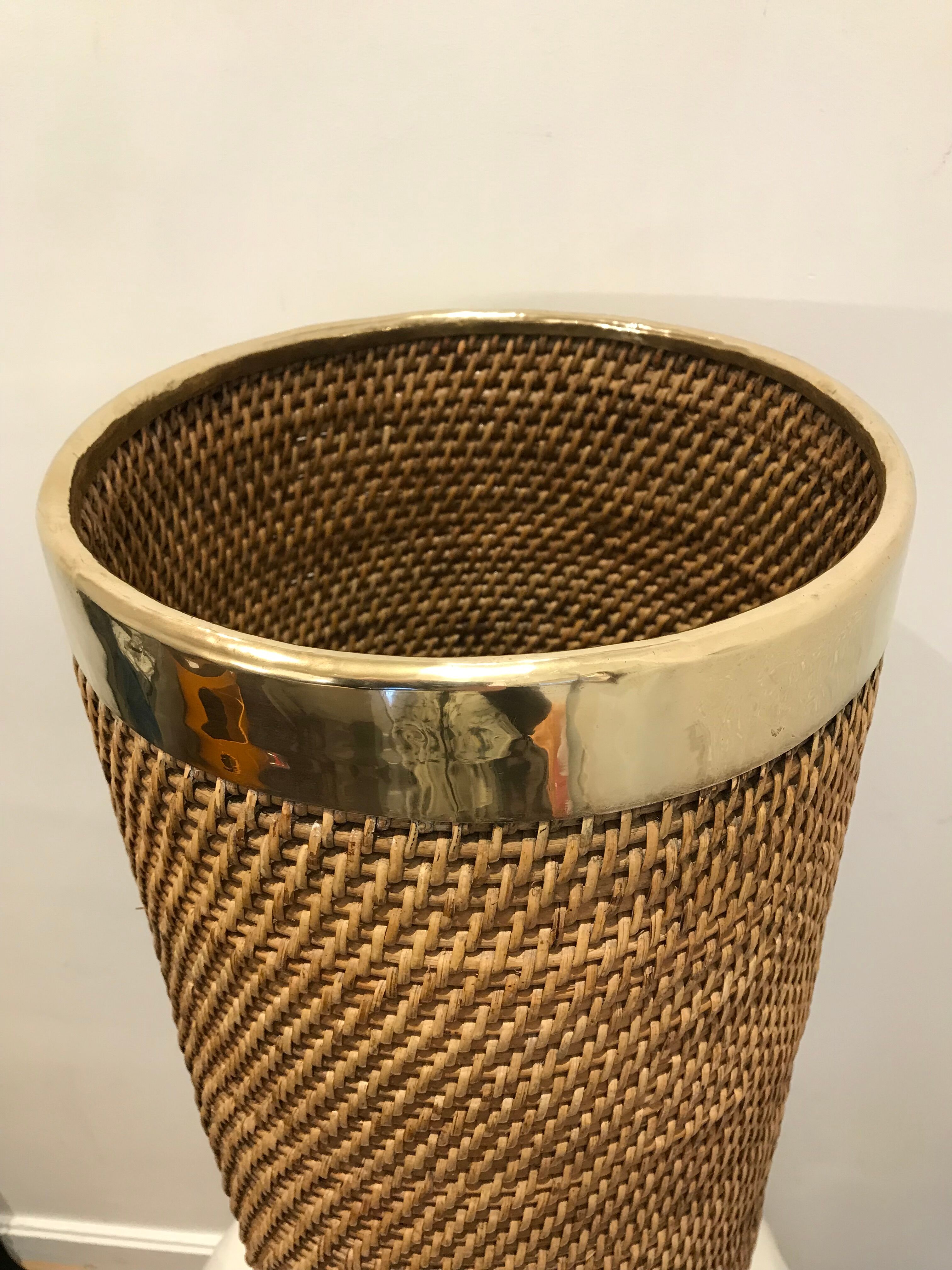 Umbrella wicker and brass