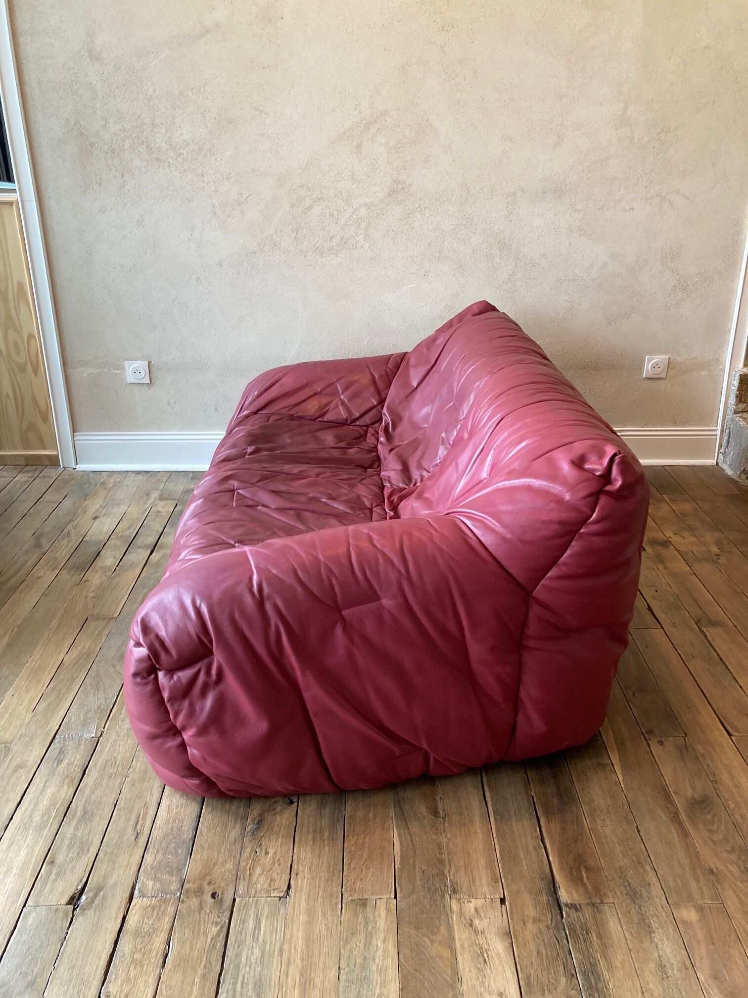 Hans Hopfer "Informel" model sofa, in burgundy leather
