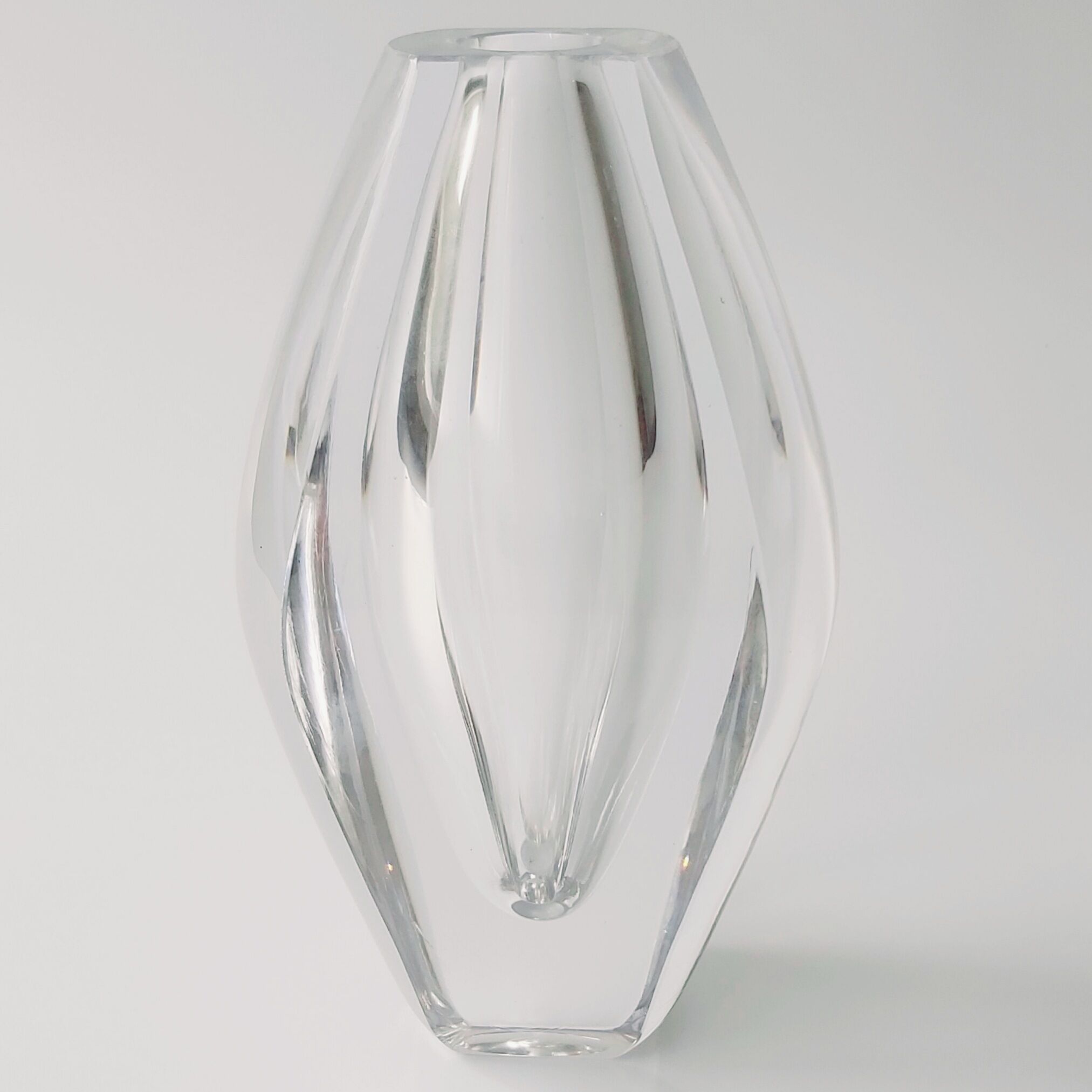 "Ventana" glass vase by Mona Morales-Schildt for Kosta, Sweden, 1950