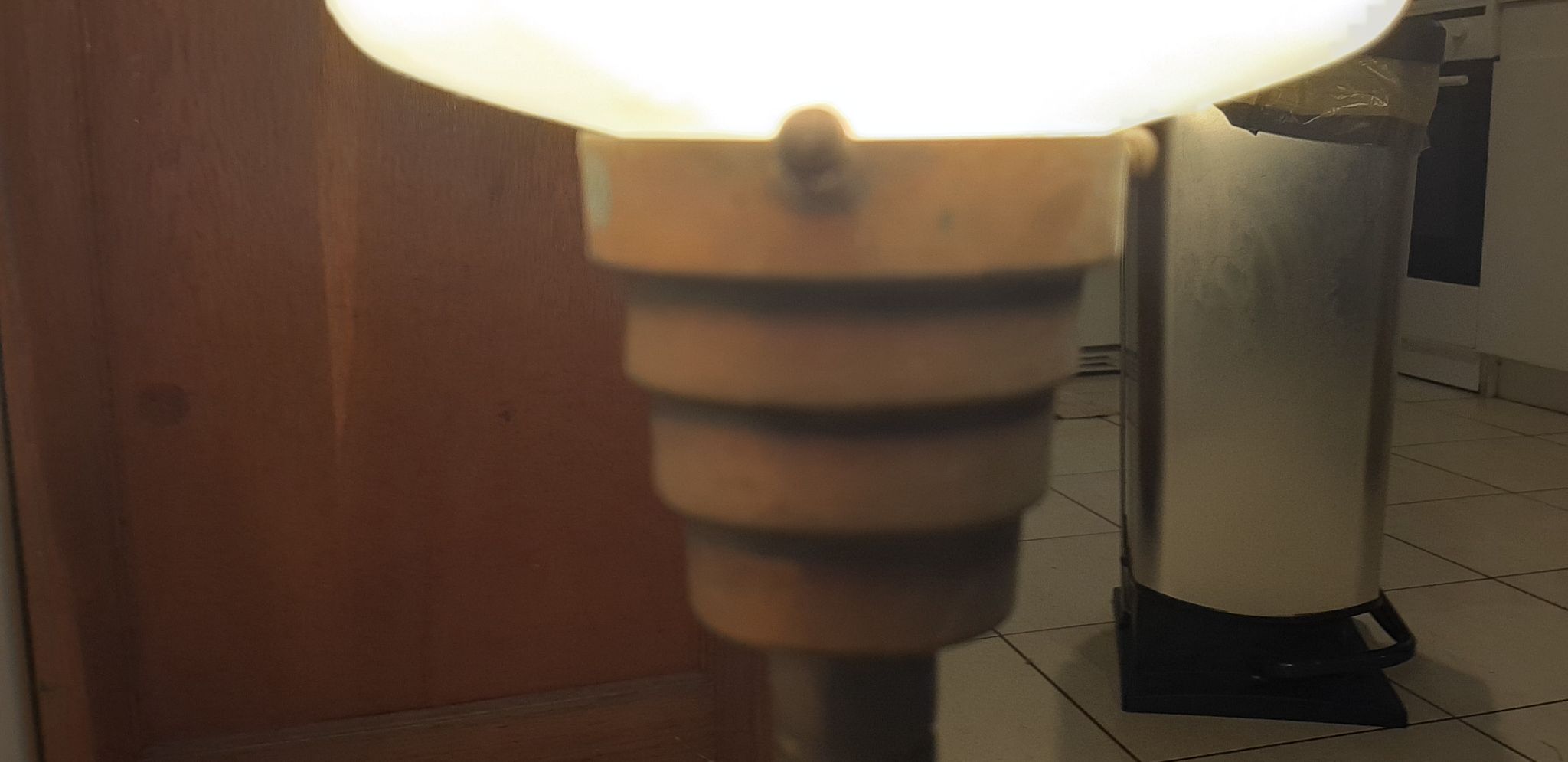 Lampe vintage laiton et opaline blanche