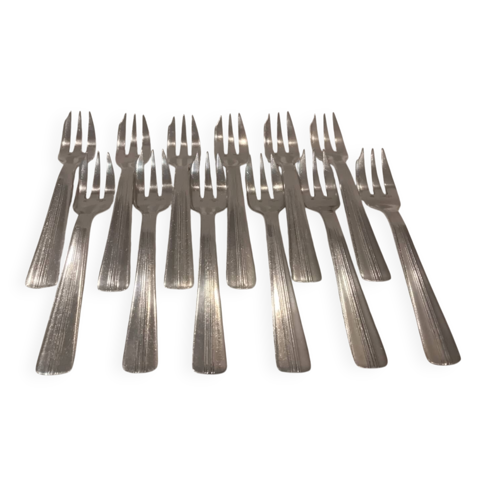 12 fourchettes à gateaux en métal argenté orfèvre Ercuis Chantilly