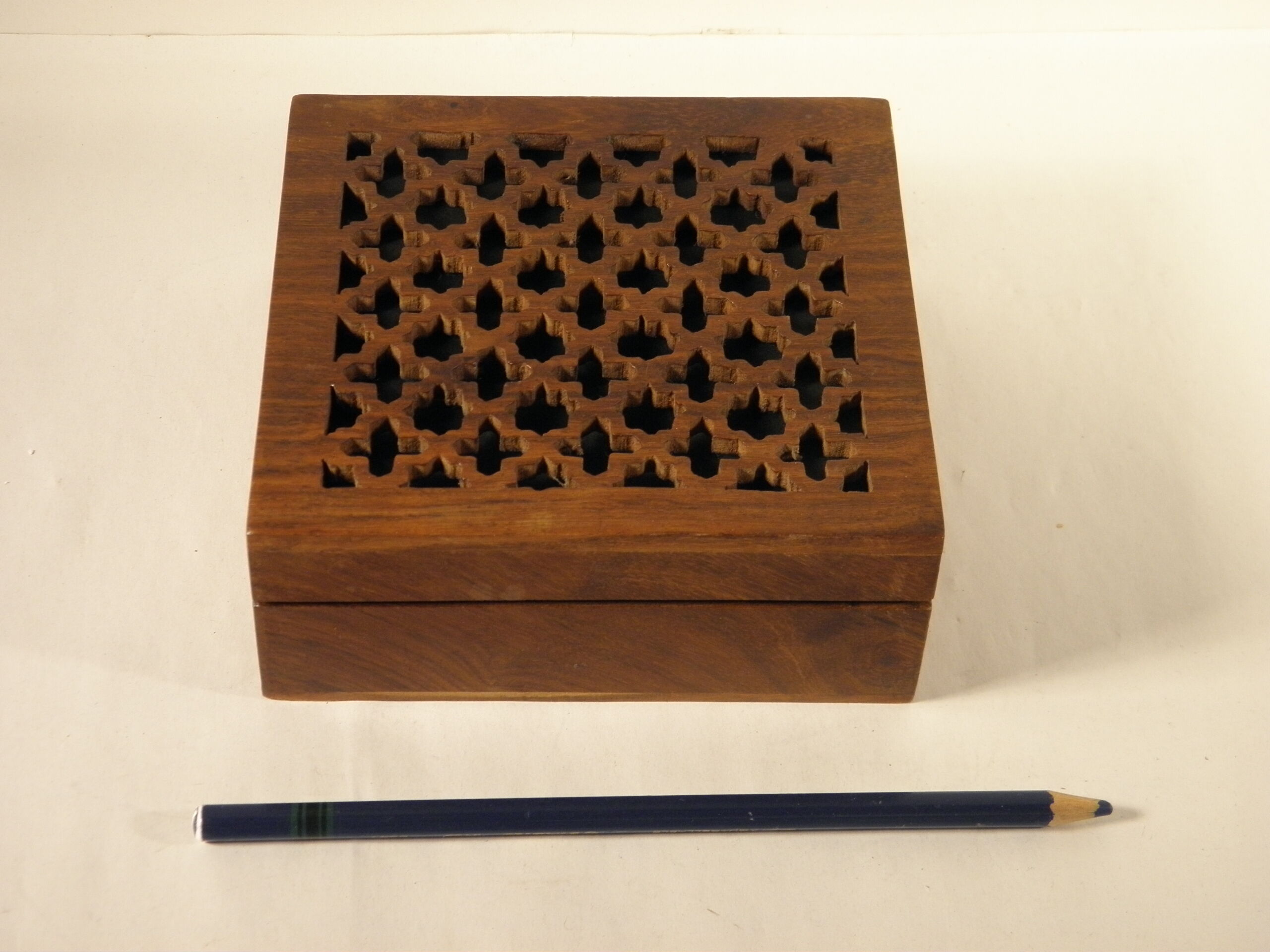 Openwork wooden box 13 x 13 cm