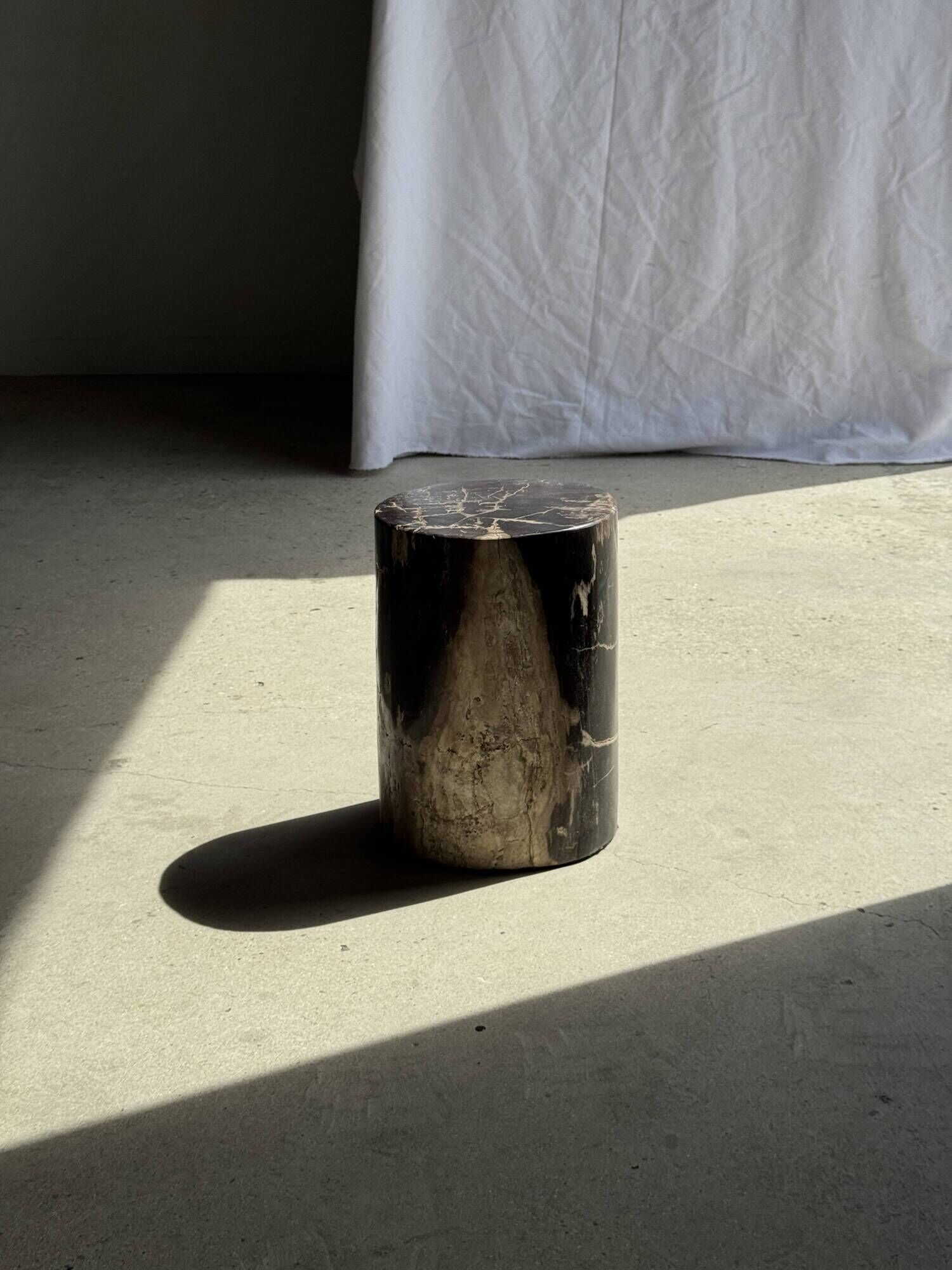 Black petrified wood side table with beige stripes, fine mesh, H35 D24 - 33
