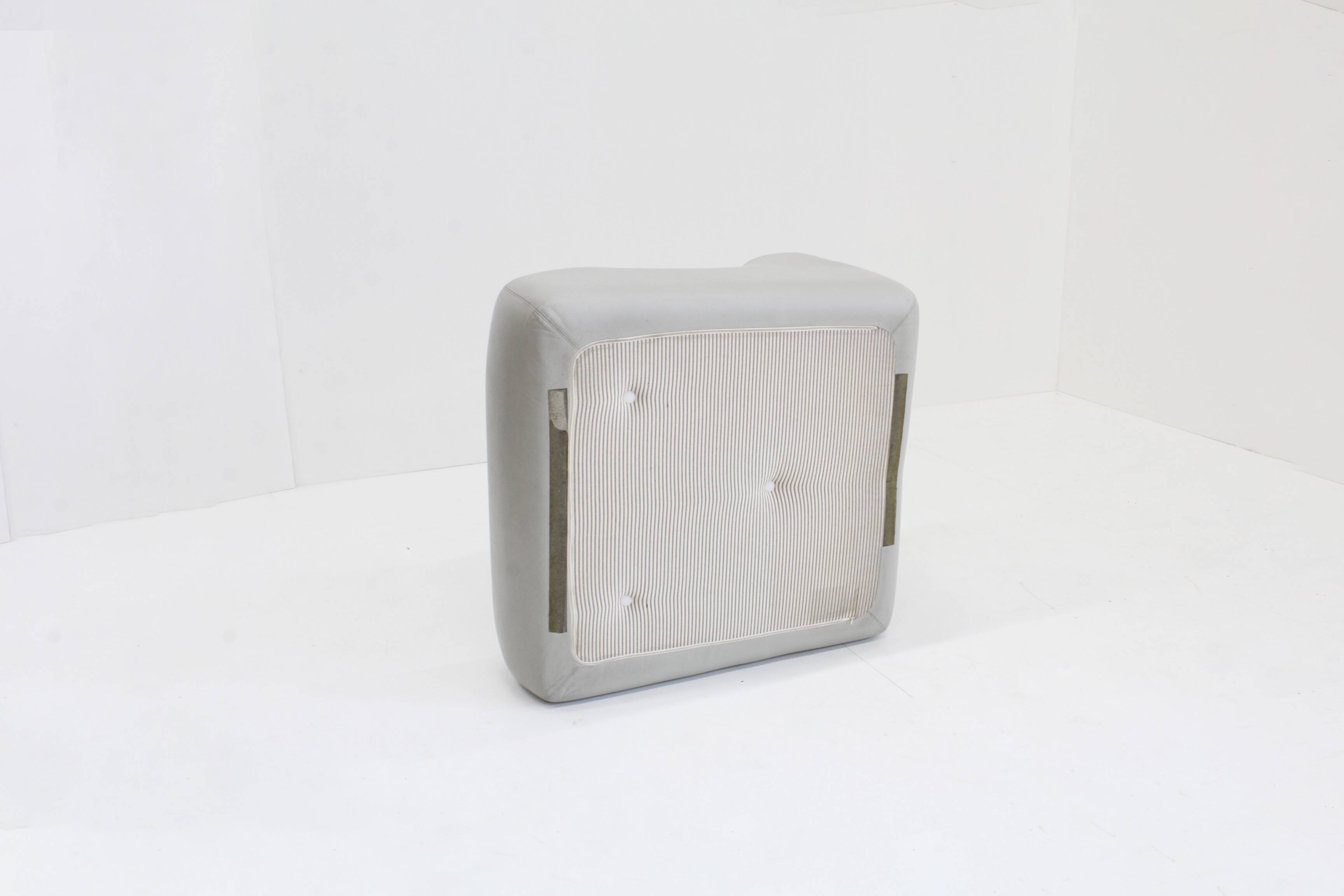 Fauteuil Kali en cuir gris de Michel Ducaroy pour Ligne Roset