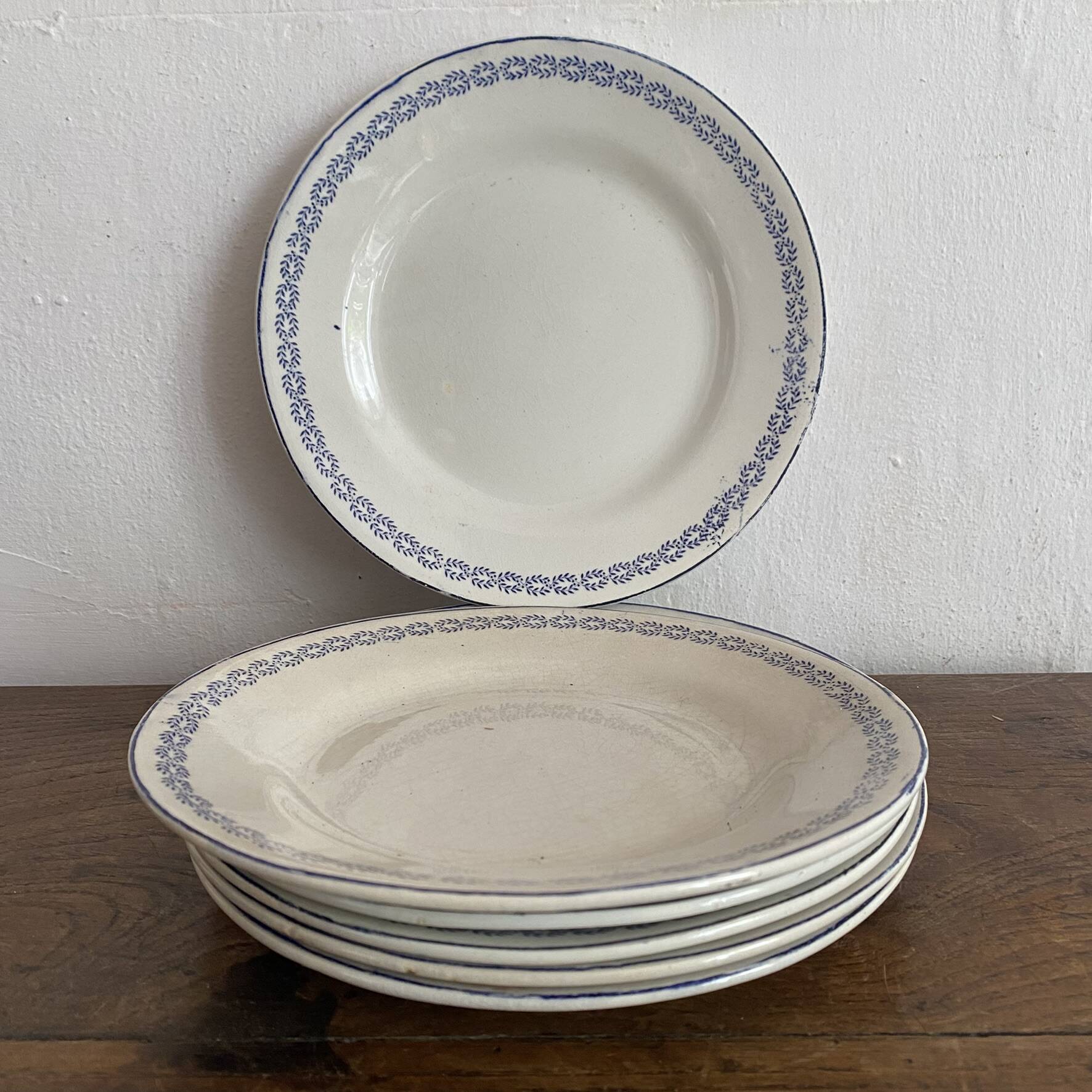 Dessert plates in earthenware from Creil and Montereau Reuil service.