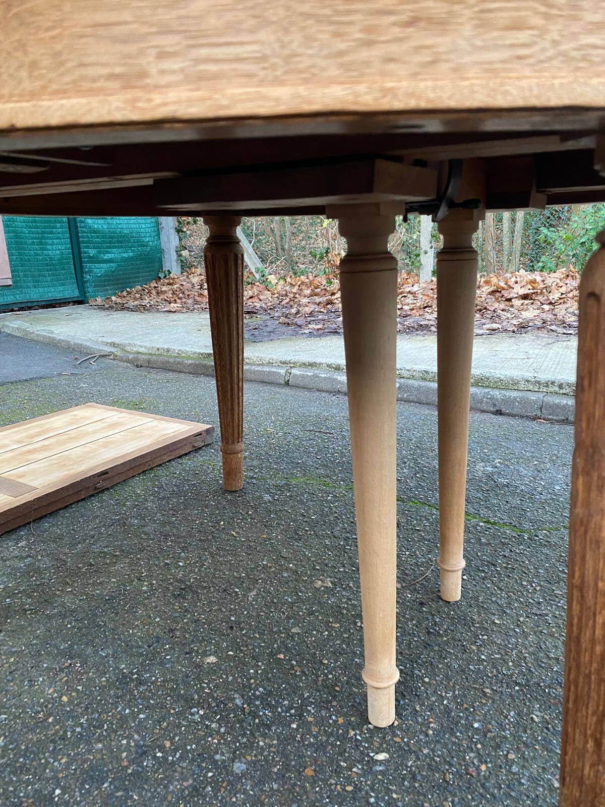 Renovated round Art Deco dining table in solid oak, 1950, 230cm extendable.
