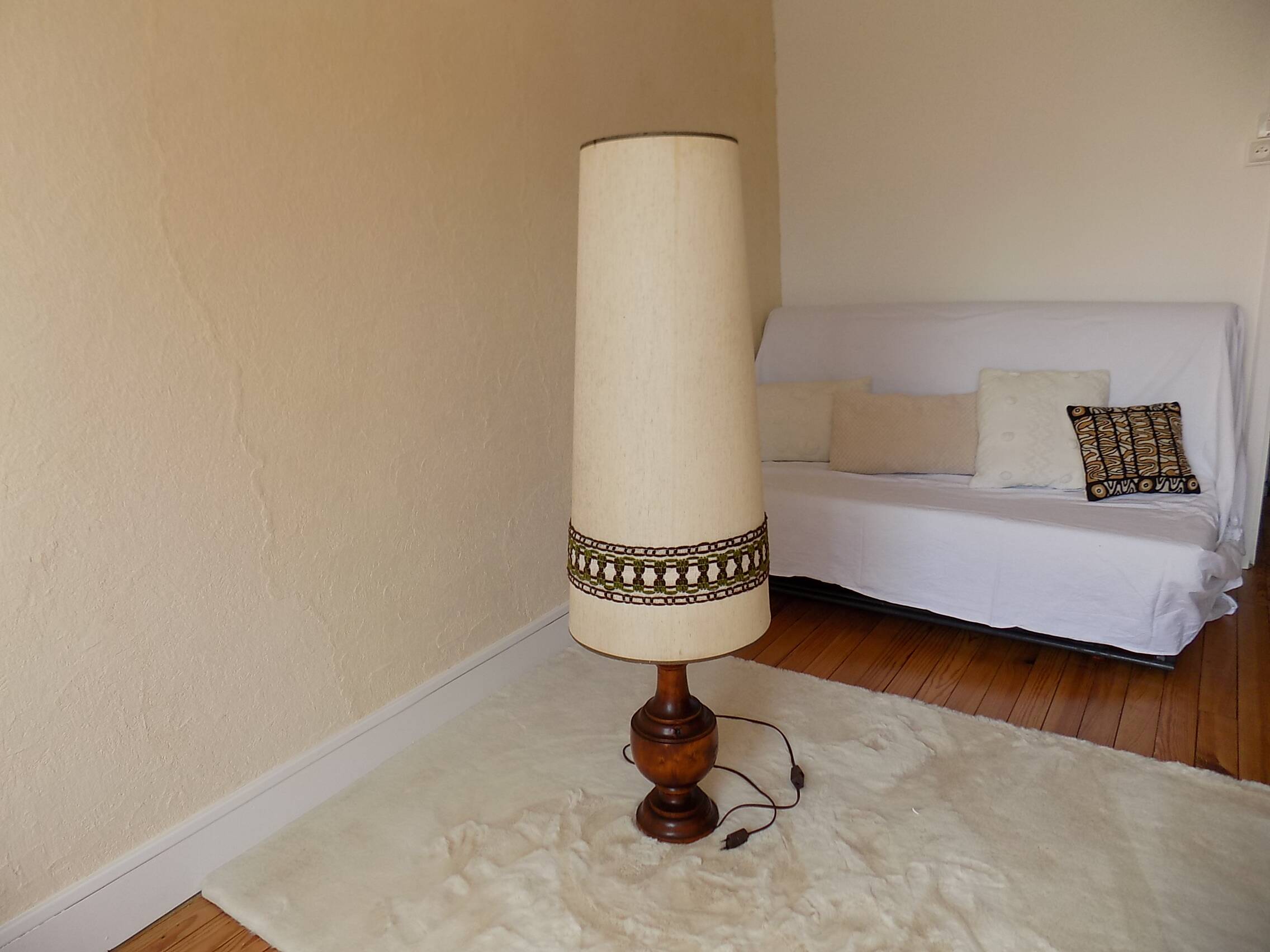 lampe de sol vintage pied en bois tourné