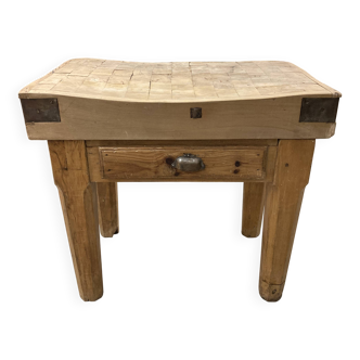 Butcher's block in solid beech with octagonal legs.