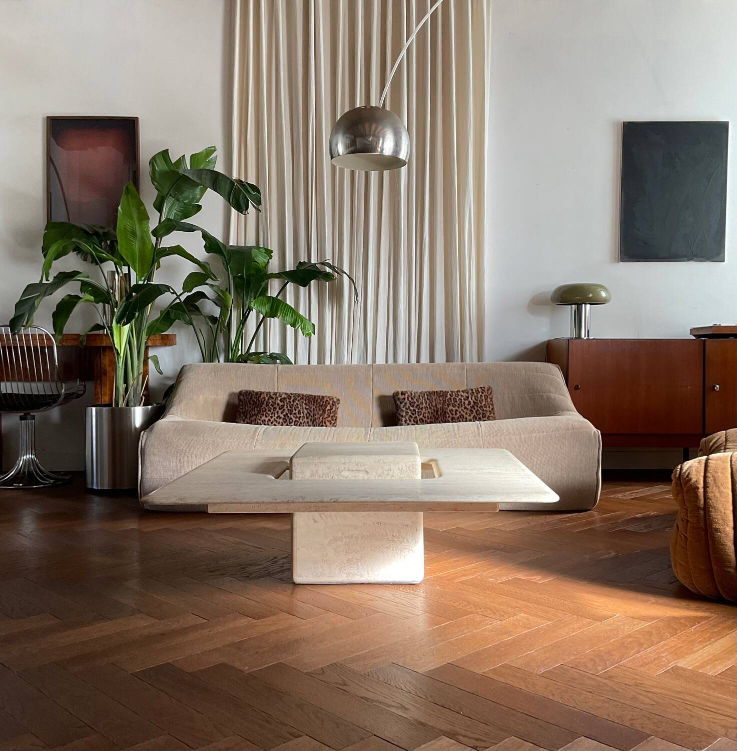Vintage 1980s Italian travertine coffee table from Florence.