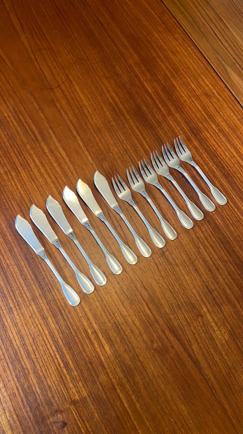 6 forks and 6 fish knives in silver-plated metal, Filet model 1950
