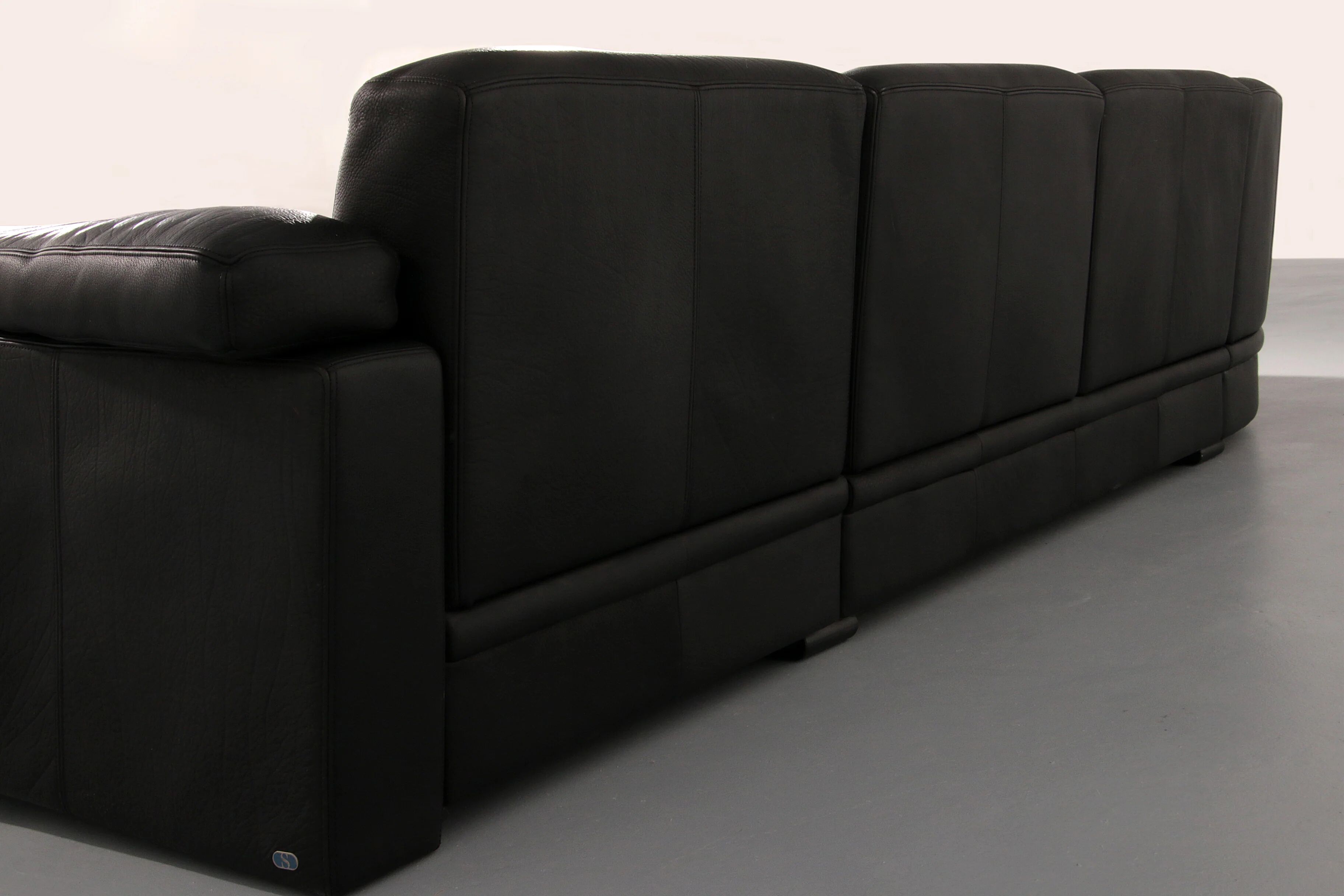 De Sede modular 7-piece mid-century leather sofa in black – Swiss icon