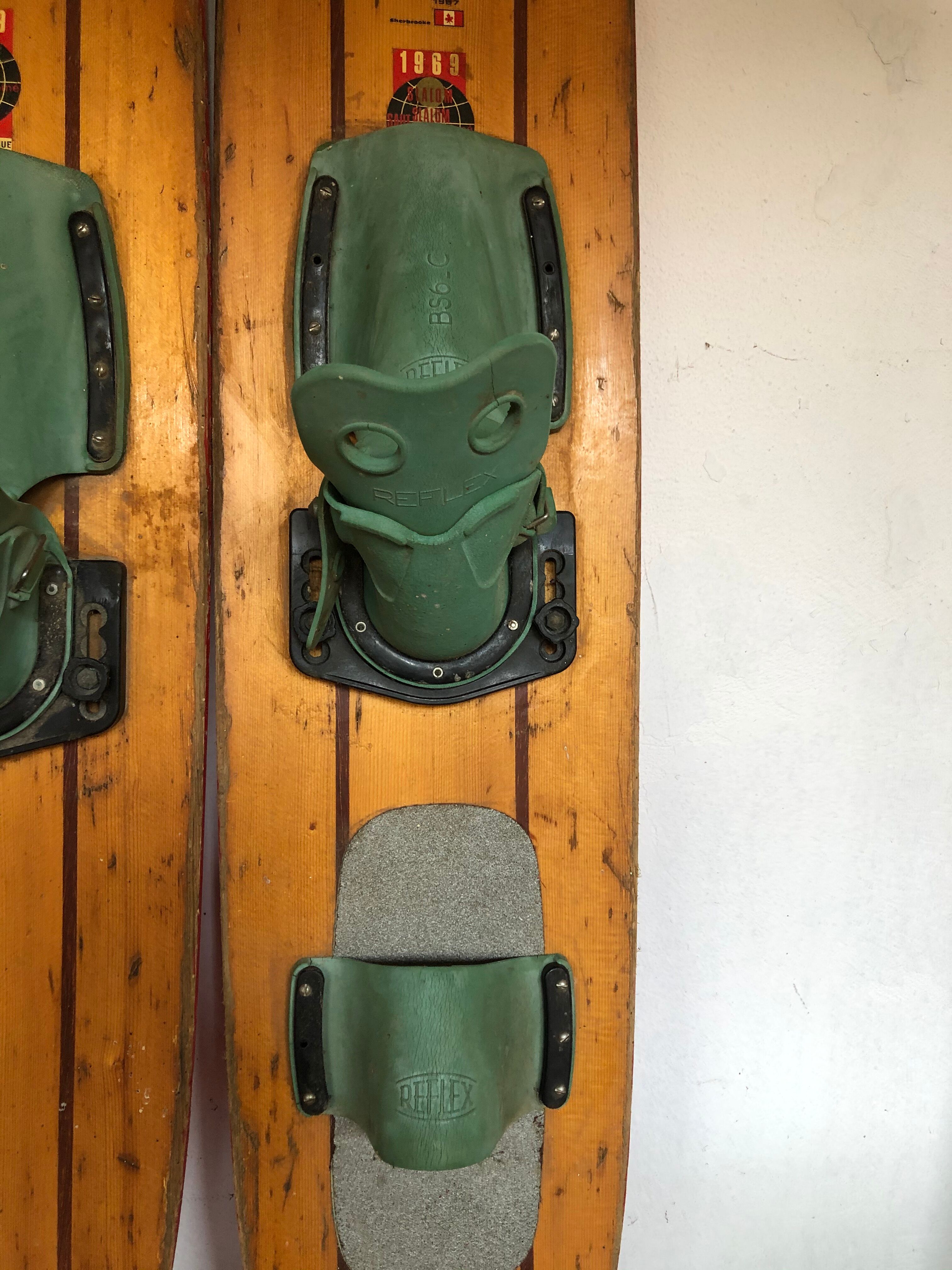 Paire de ski nautique en bois reflex vintage 1969