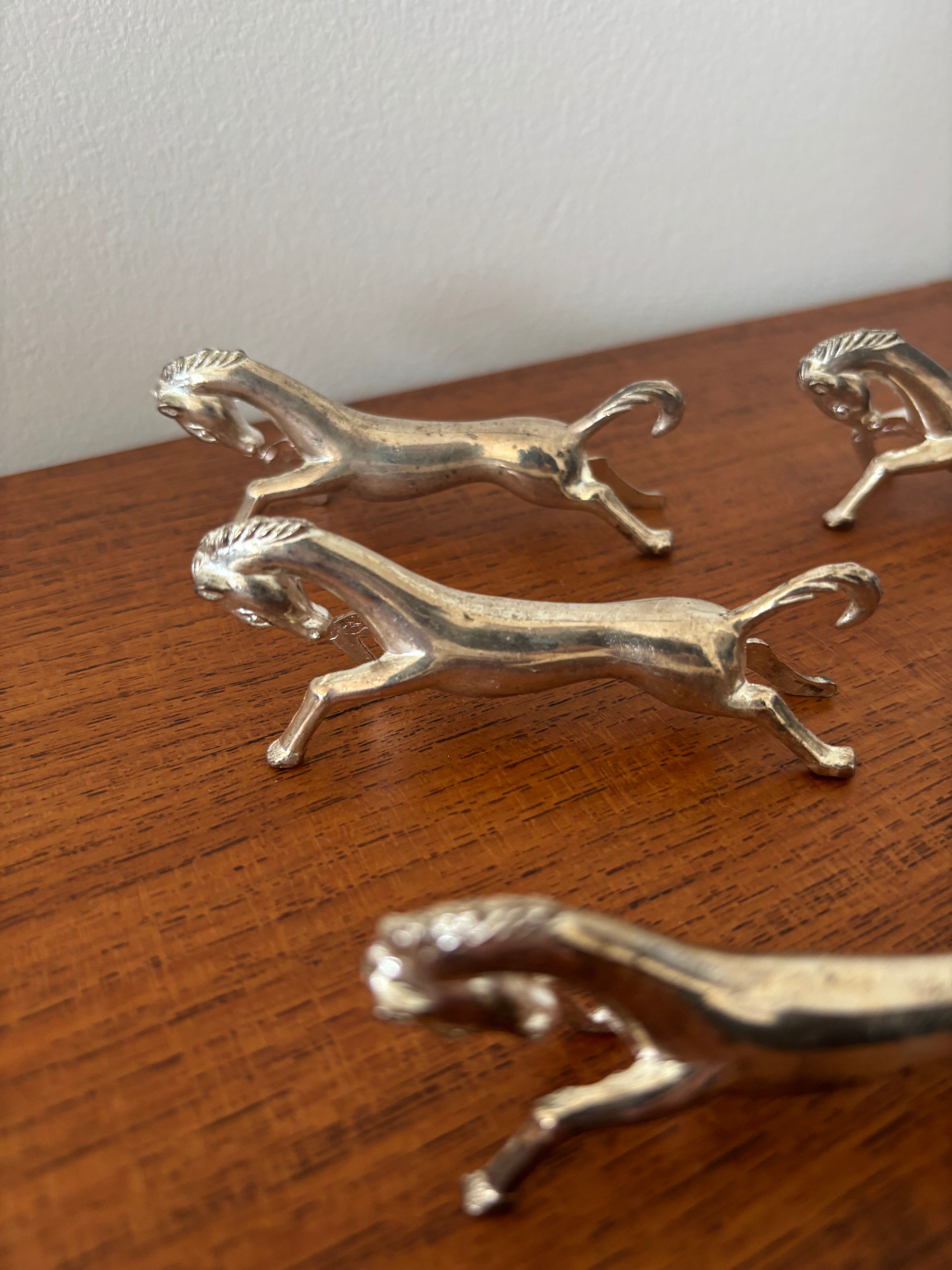 Set of 6 vintage galloping horse knife rests in silver-plated metal.