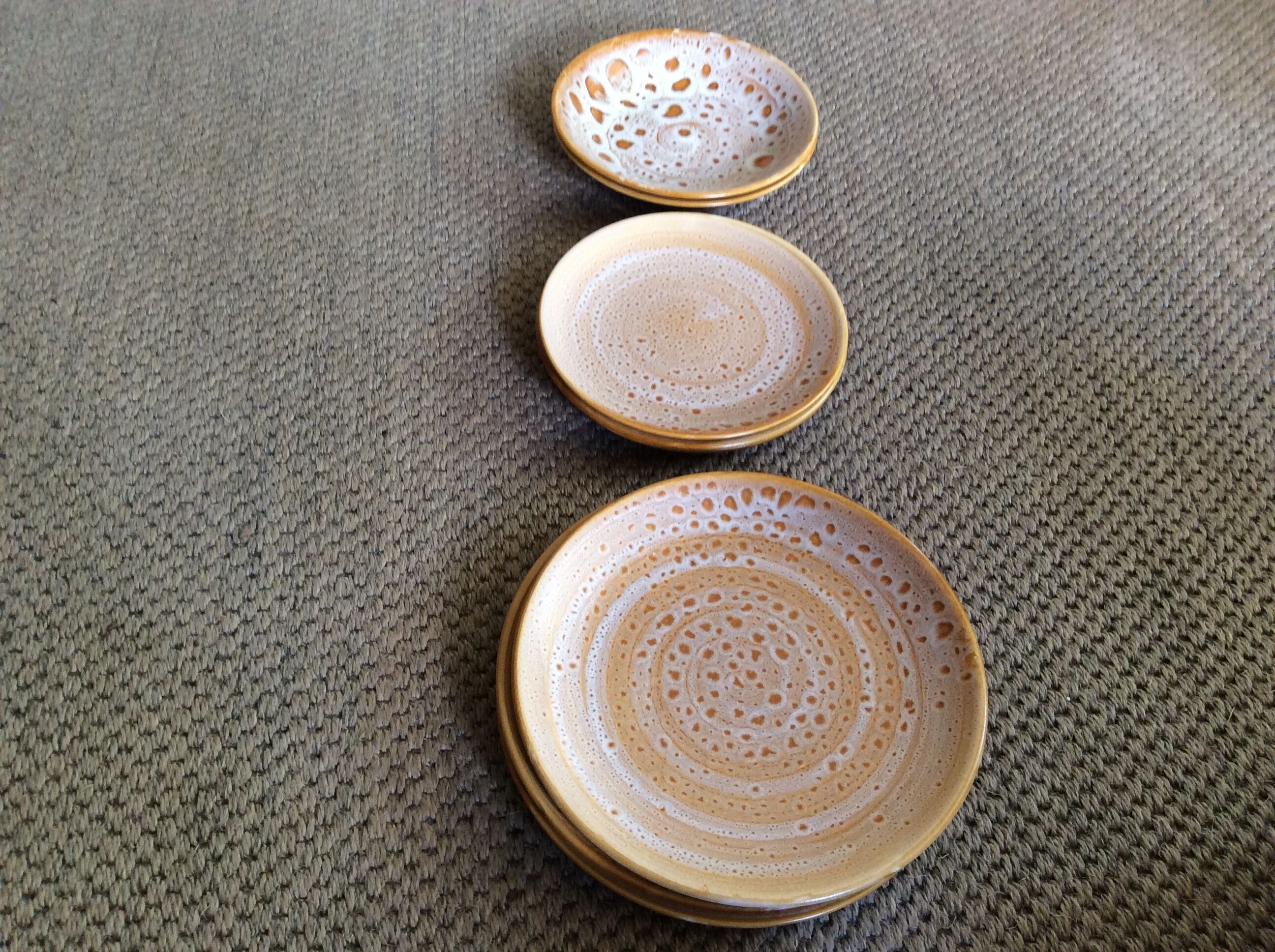 Set of 8 plates