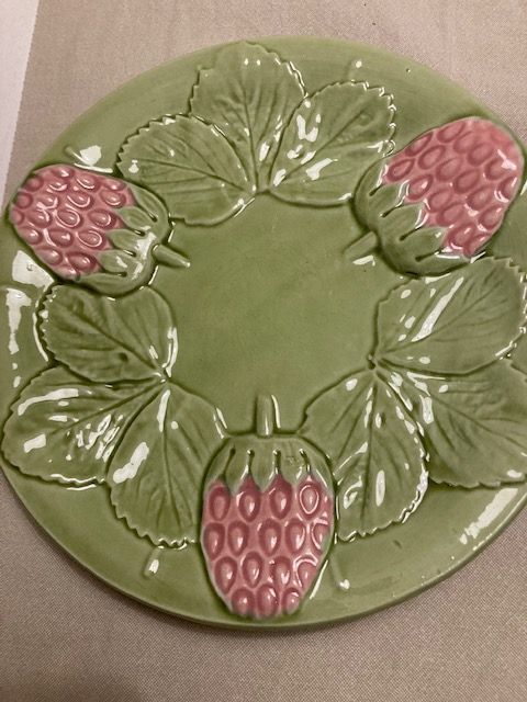 Set of 5 plates in slurry decorated strawberry of f. mendes