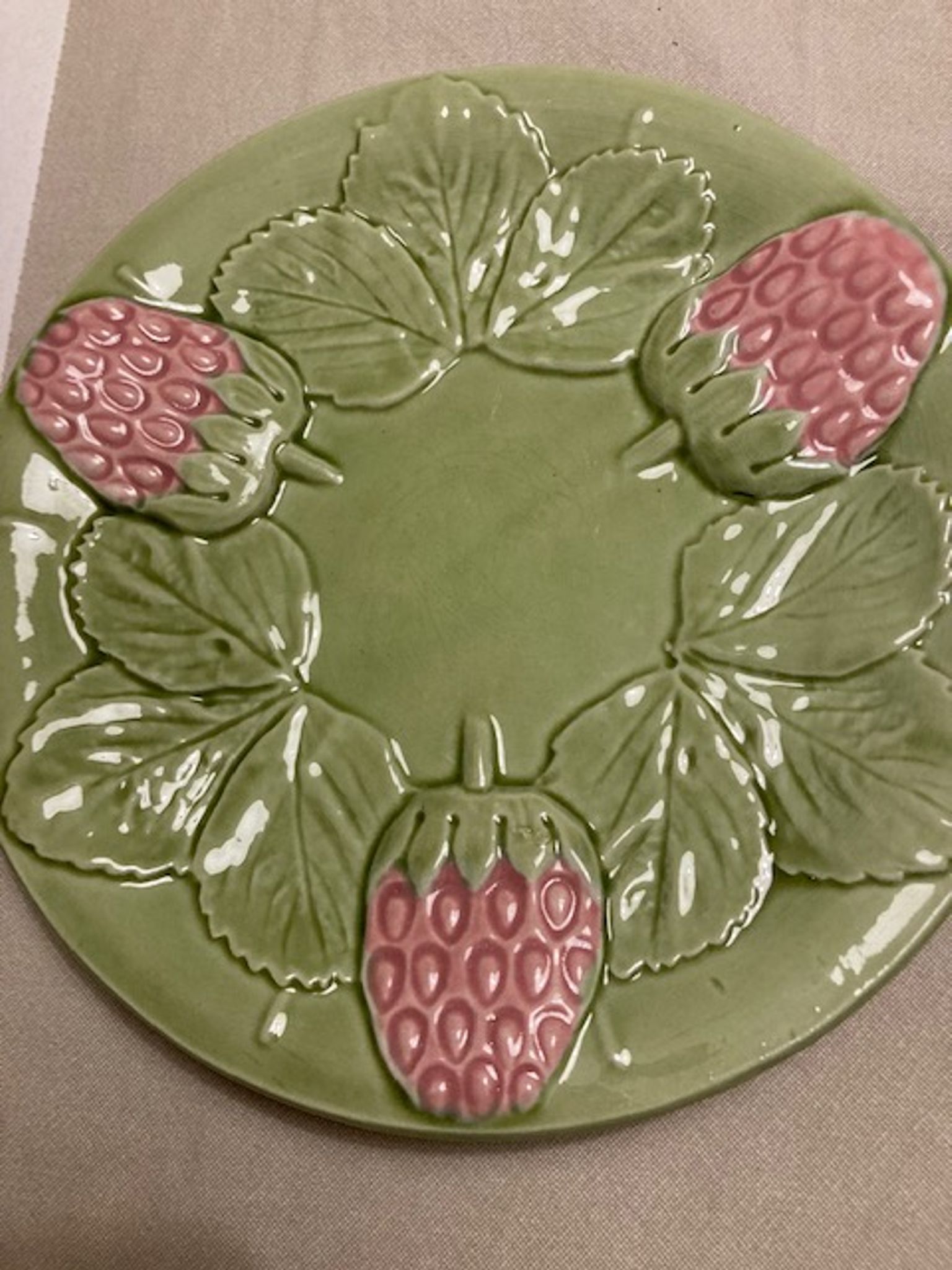 Set of 5 plates in slurry decorated strawberry of f. mendes