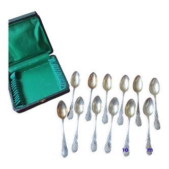 12 teaspoons in silver metal