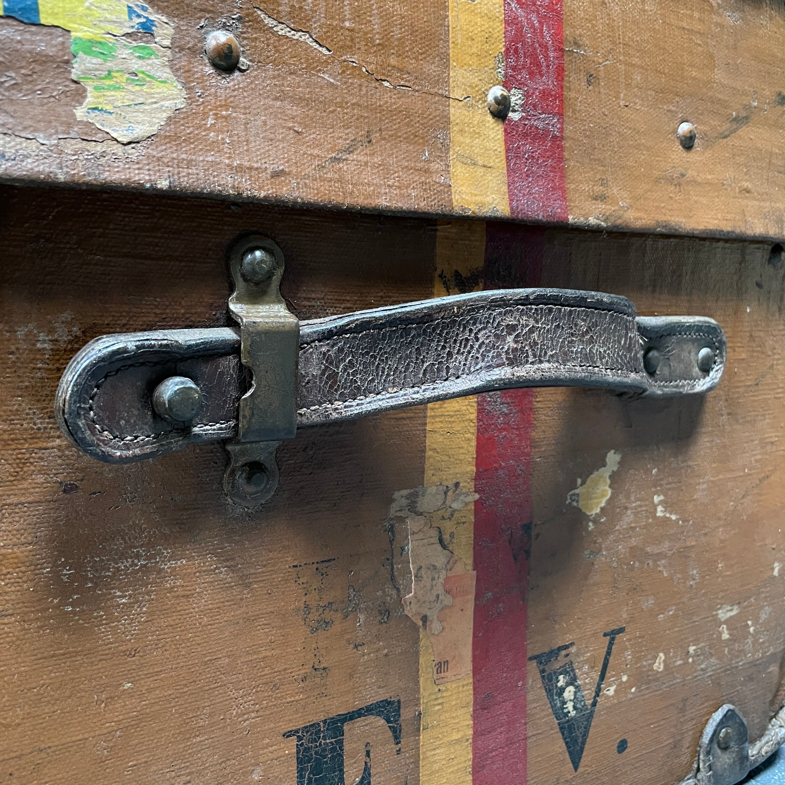Antique brown travel case with wooden slides from the early 1900s
