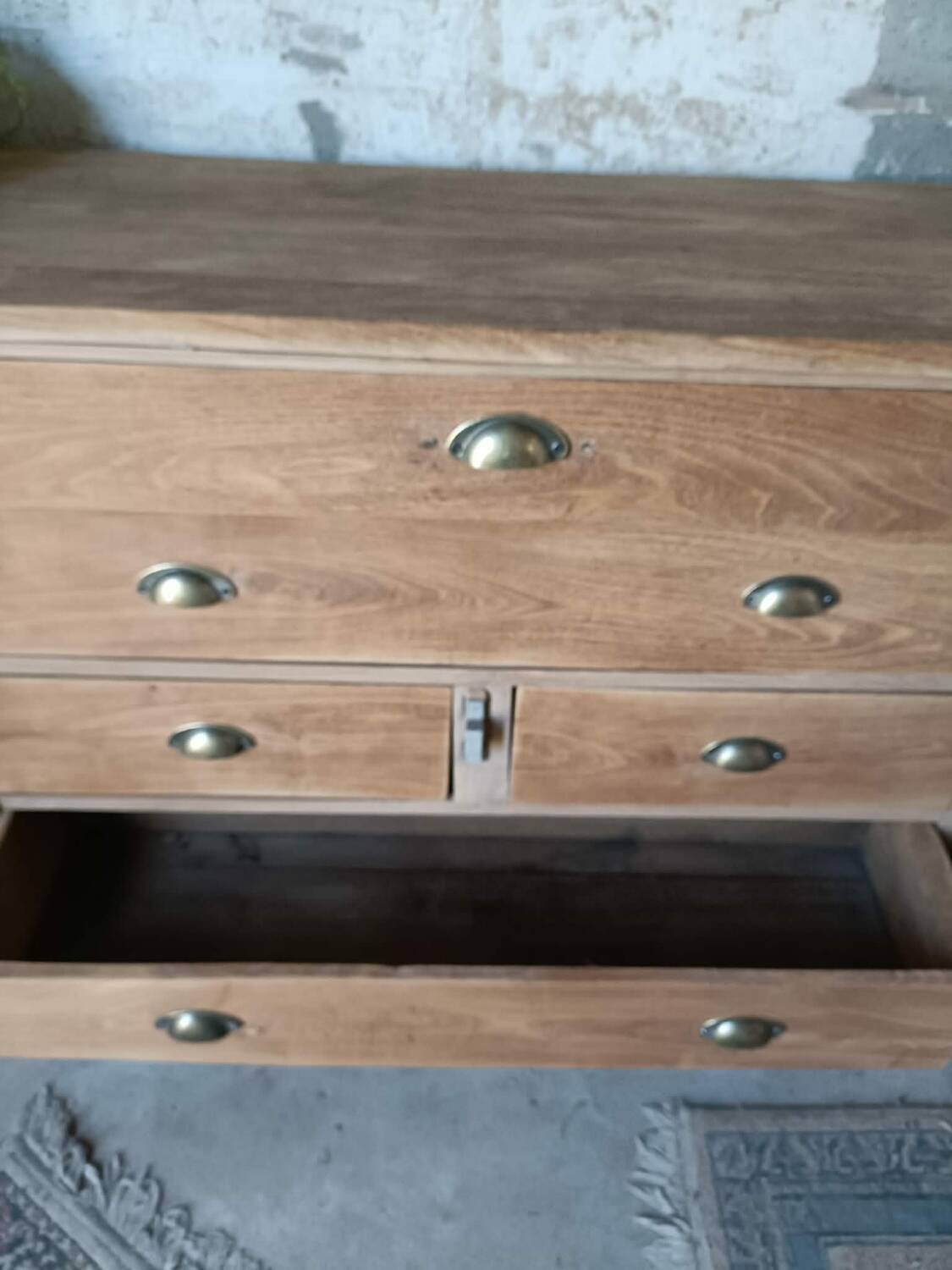 Wooden chest of drawers
